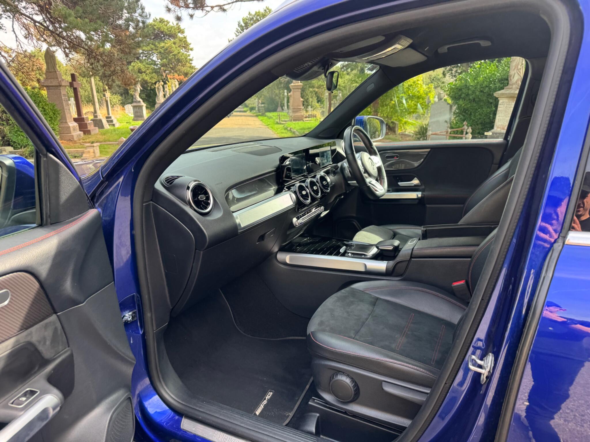 Mercedes-Benz GLB view 80