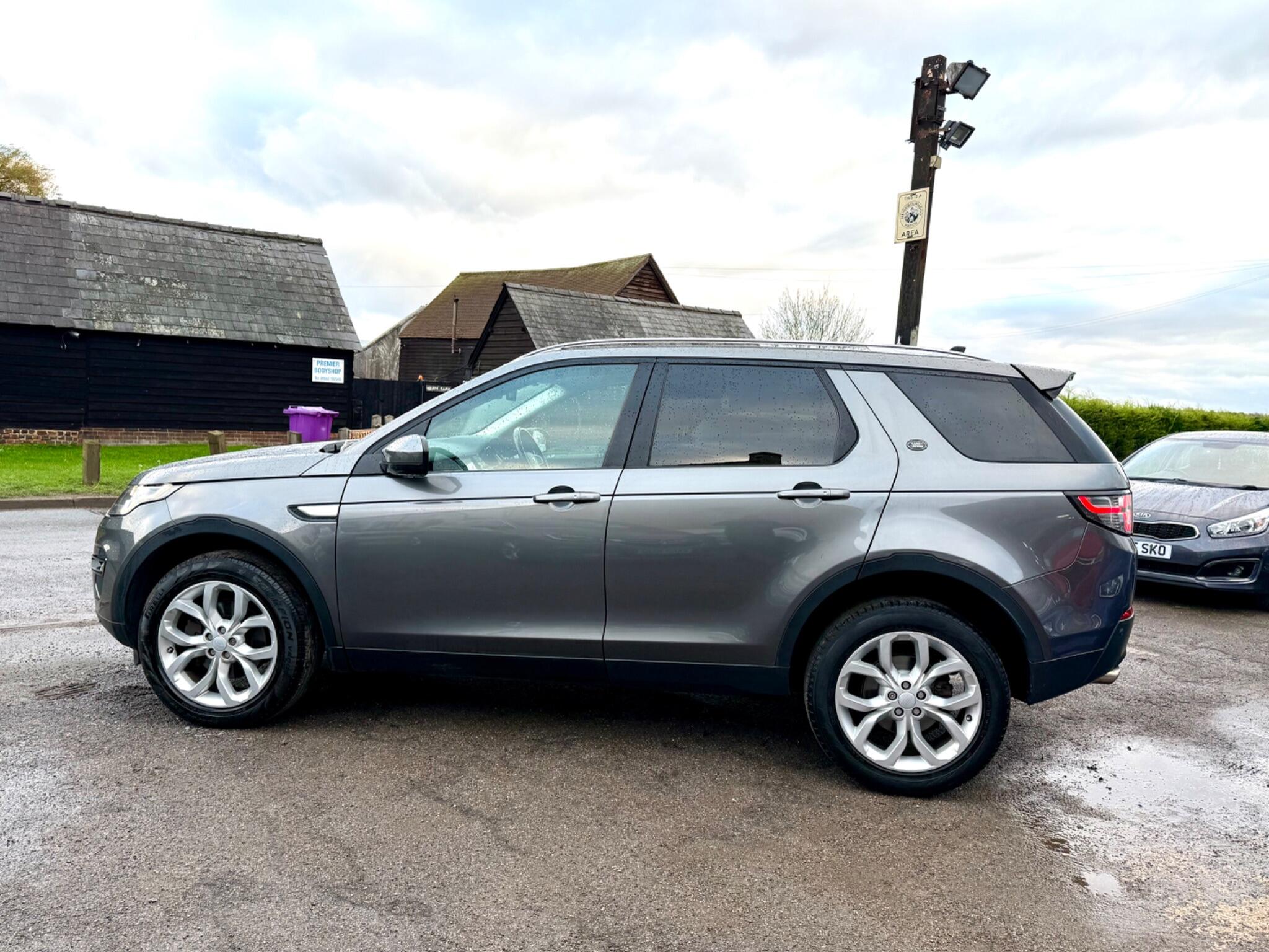2015 Land Rover Discovery Sport 2.0 TD4 HSE Auto 4WD Euro 6 (s/s) 5dr • 86,302 miles image 11
