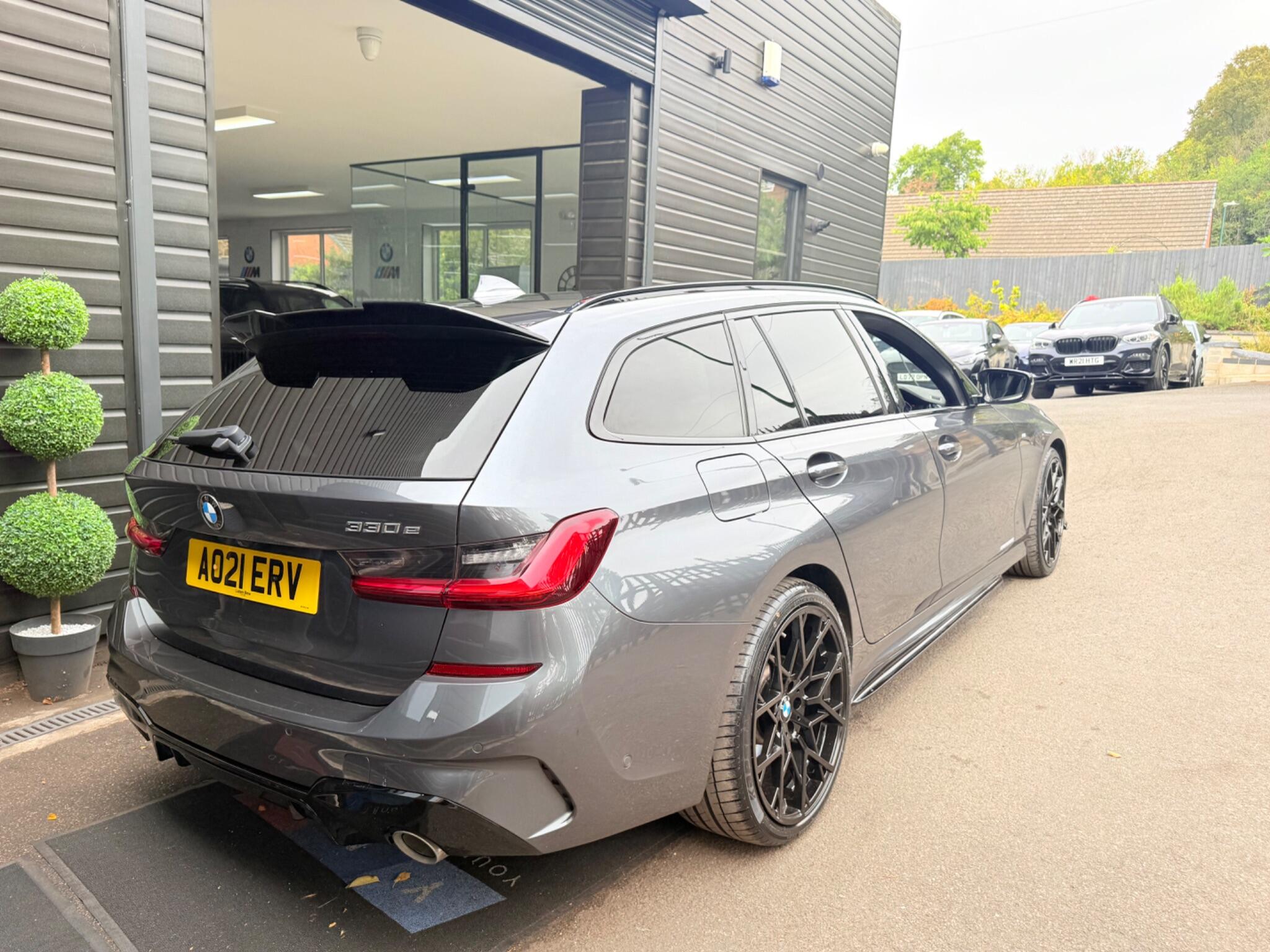 BMW 3 Series view 15