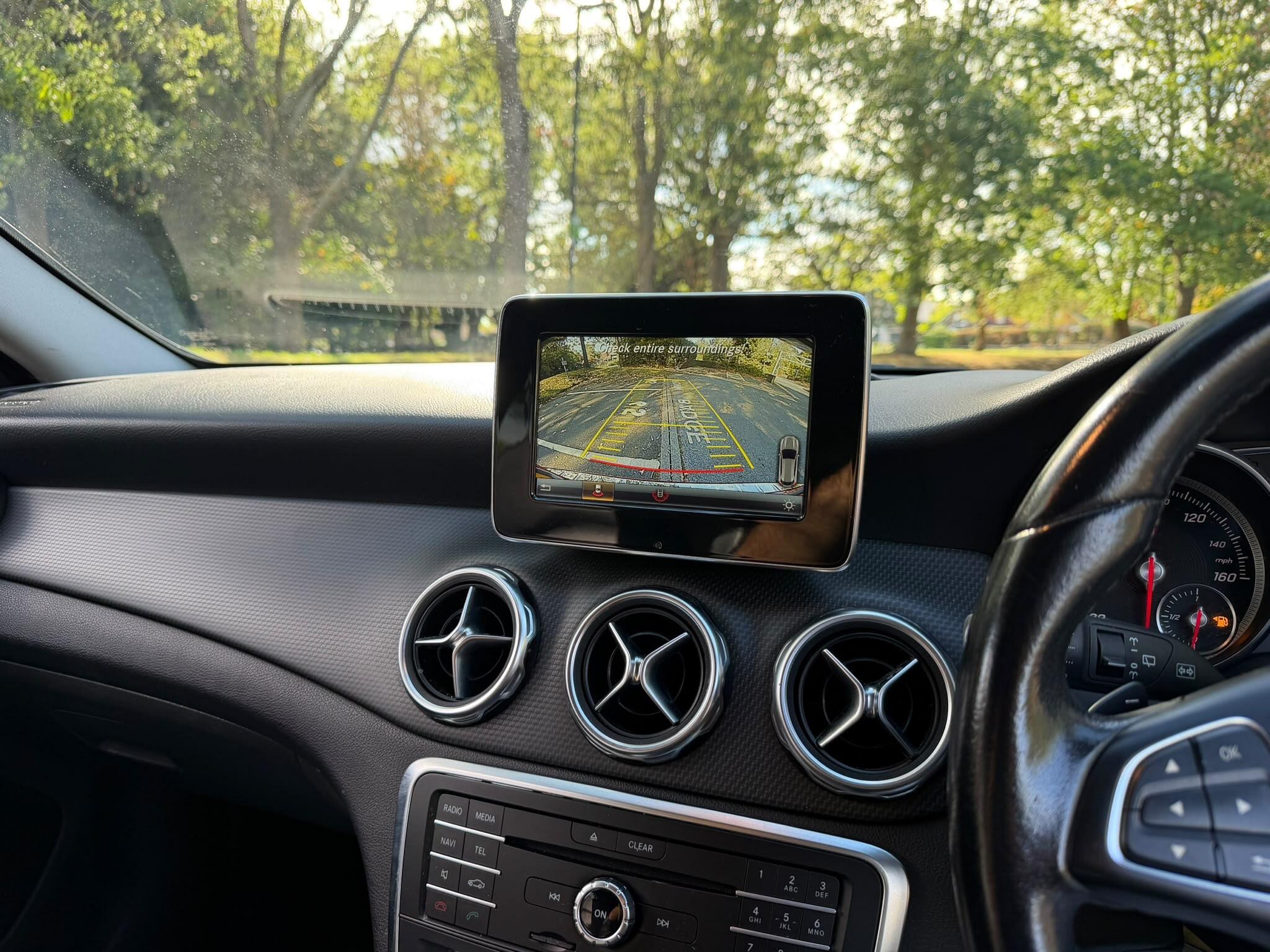 Mercedes-Benz Gla view 24