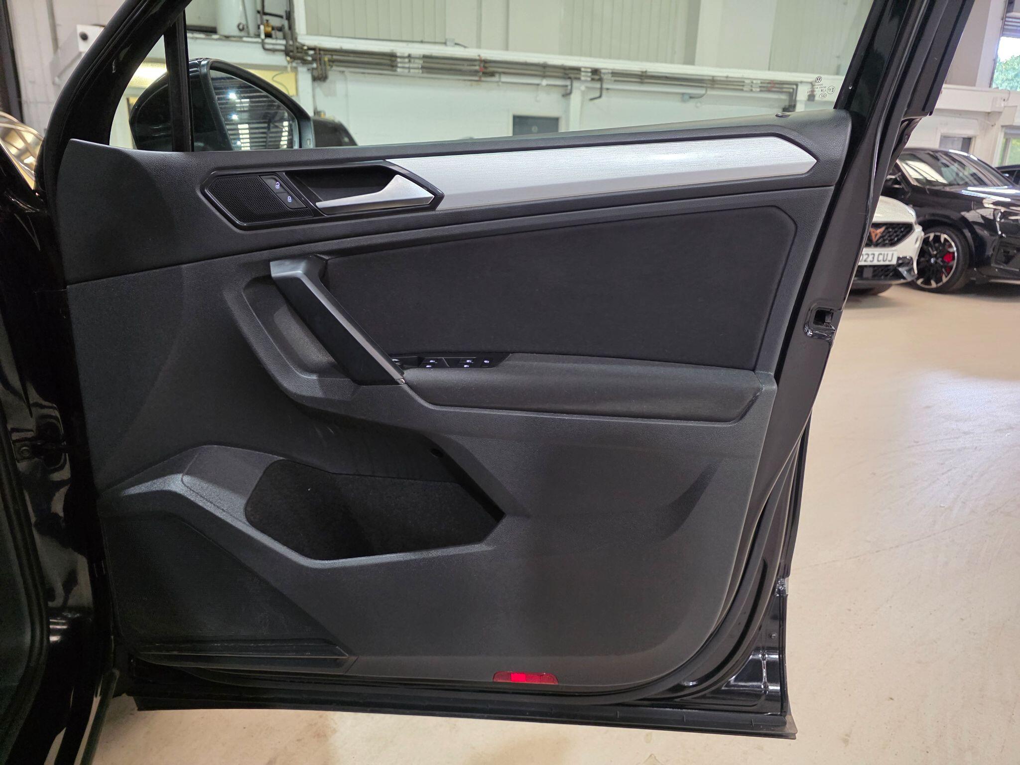 Volkswagen Tiguan view 11
