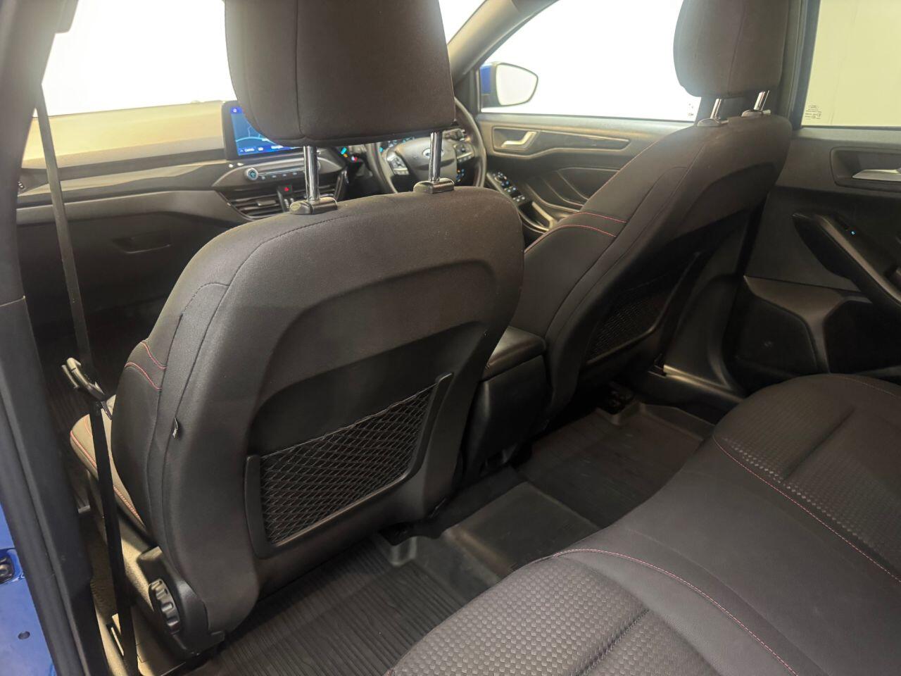 Ford Focus view 48