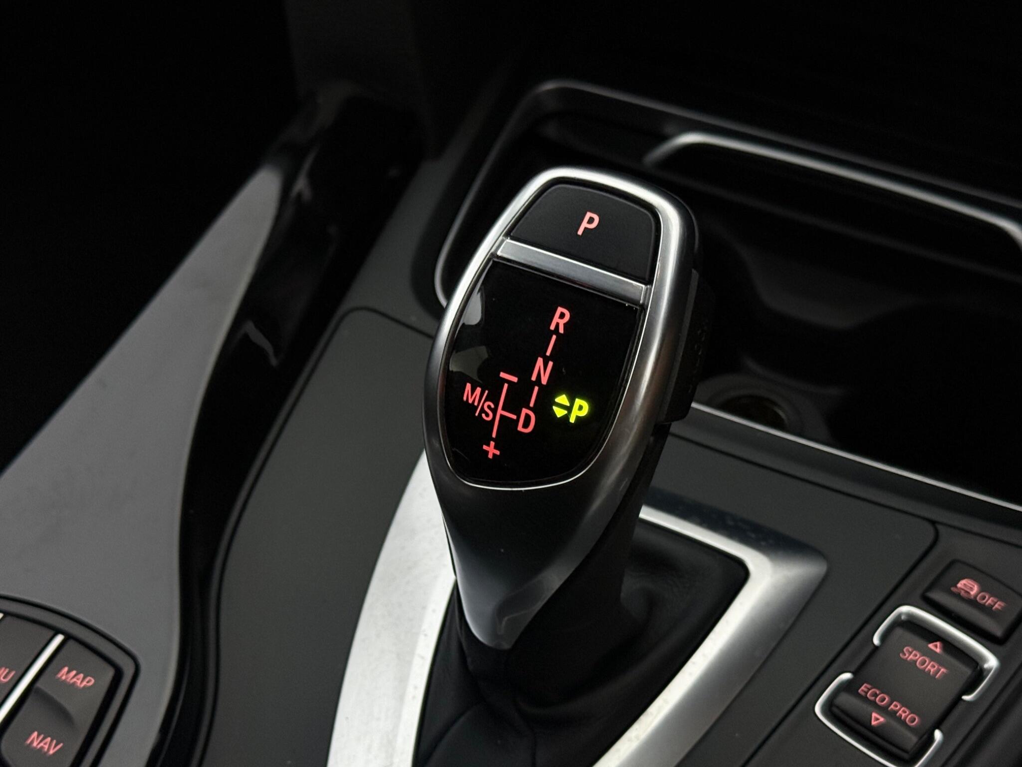 BMW 3 Series view 23
