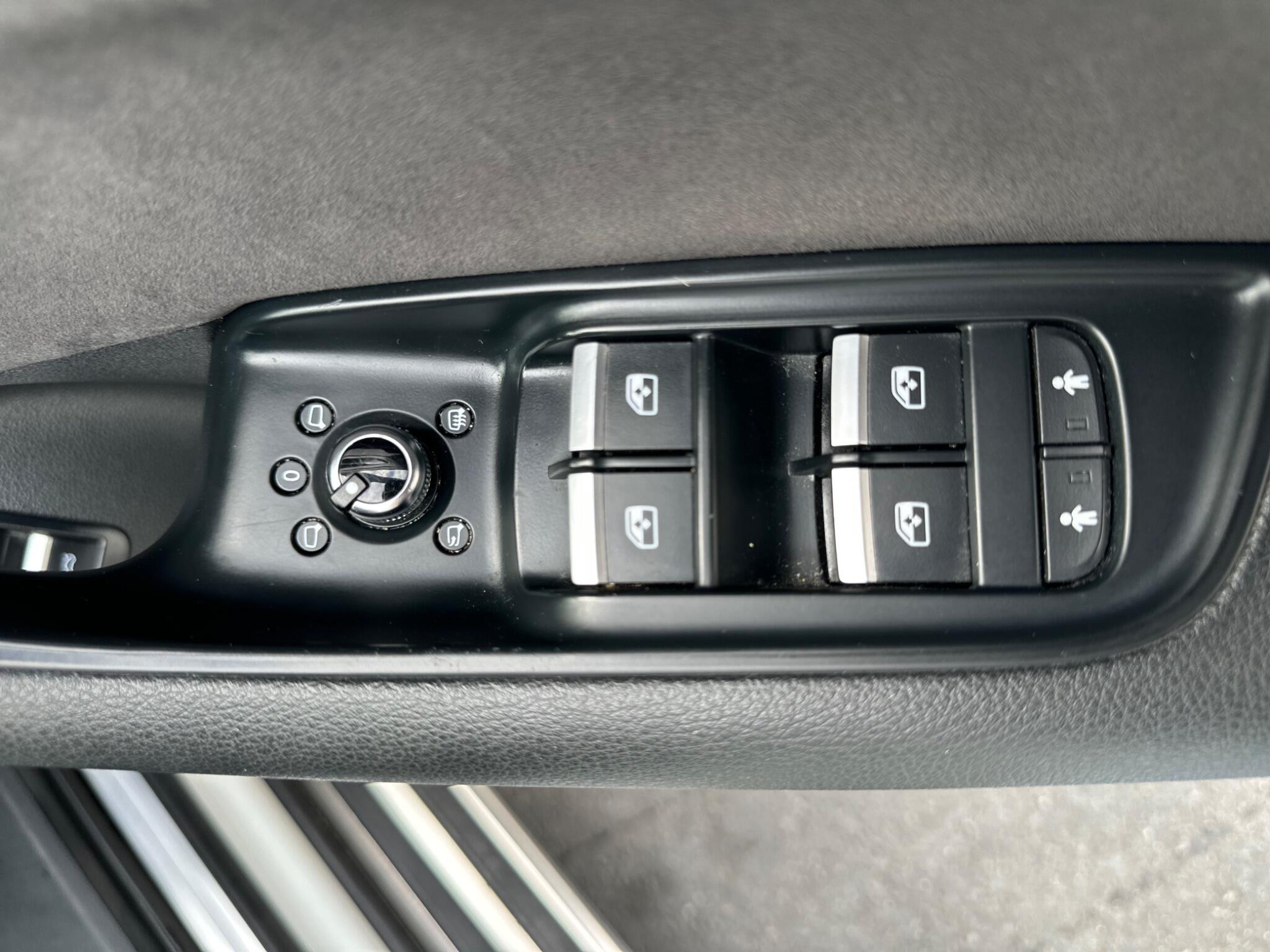 Audi Q7 view 19