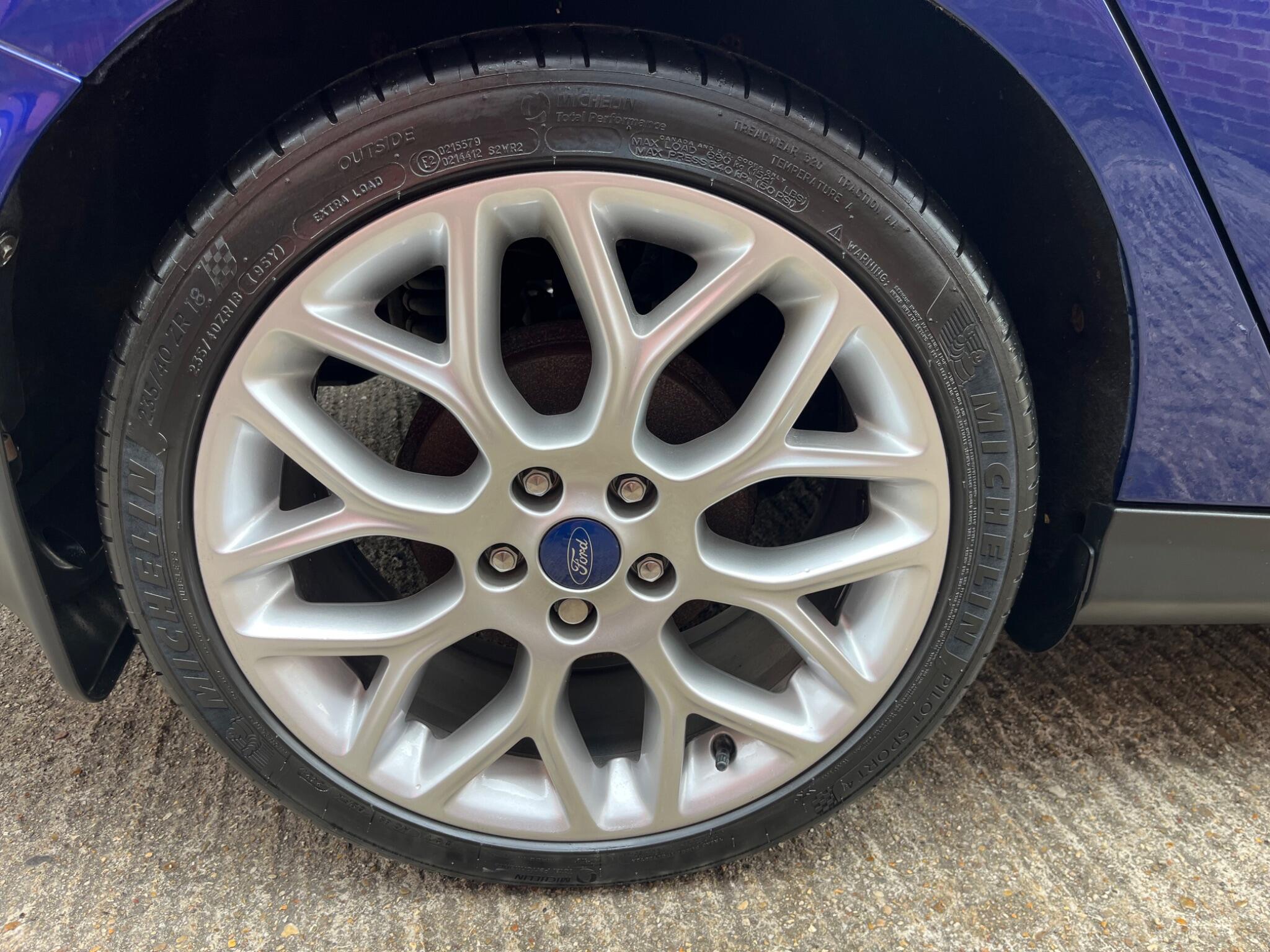 Ford Focus view 12