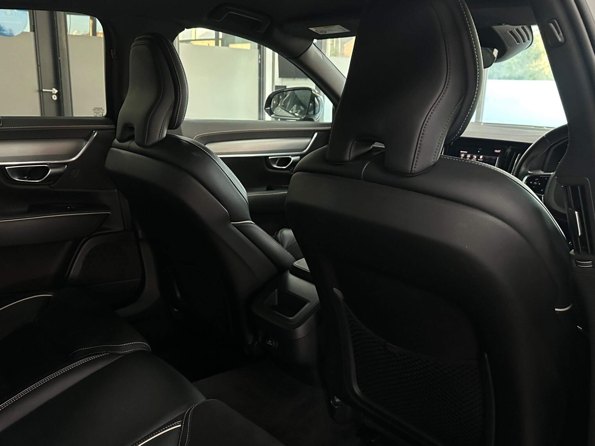 Volvo S90 view 32