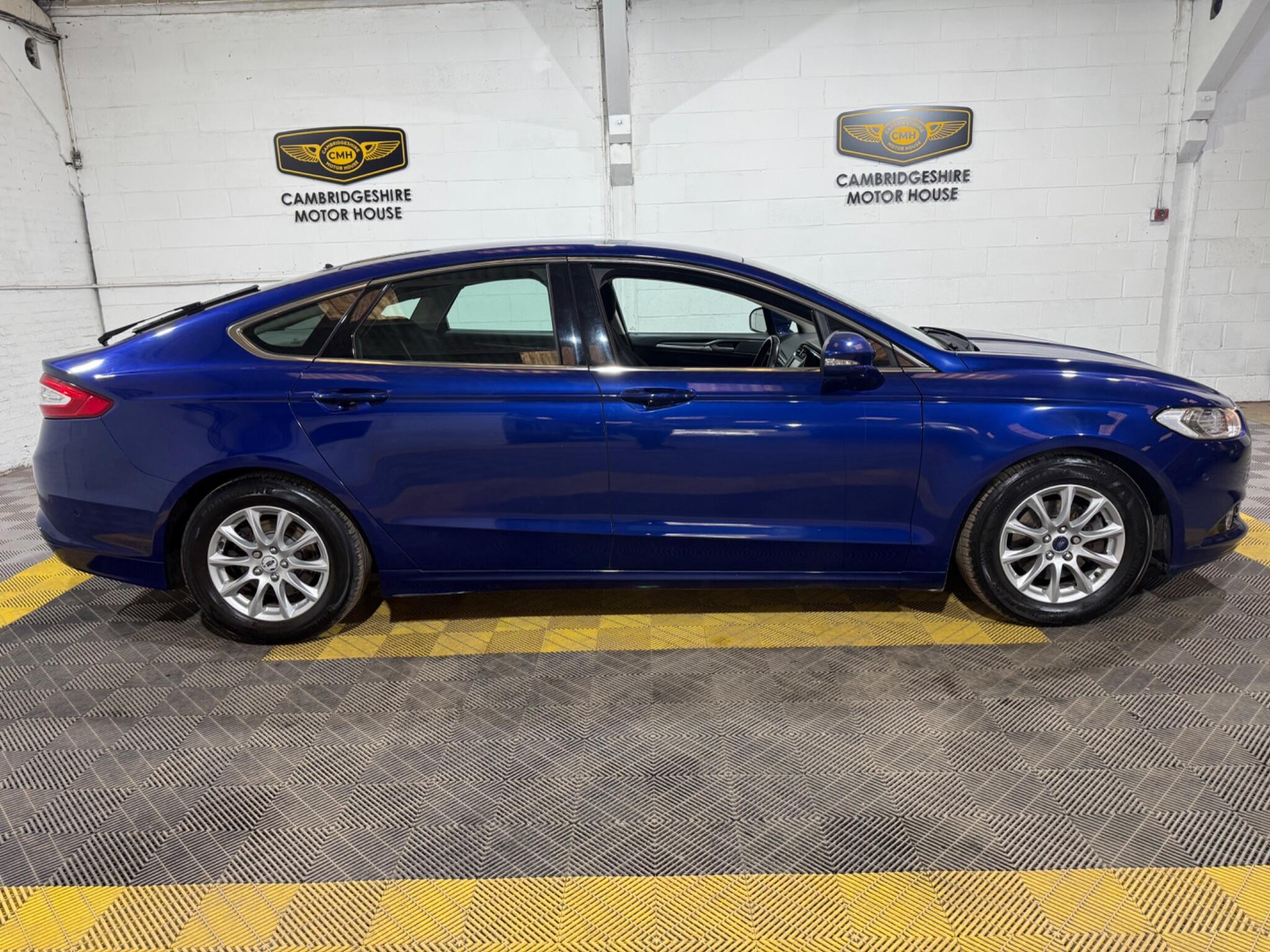 Ford Mondeo view 11