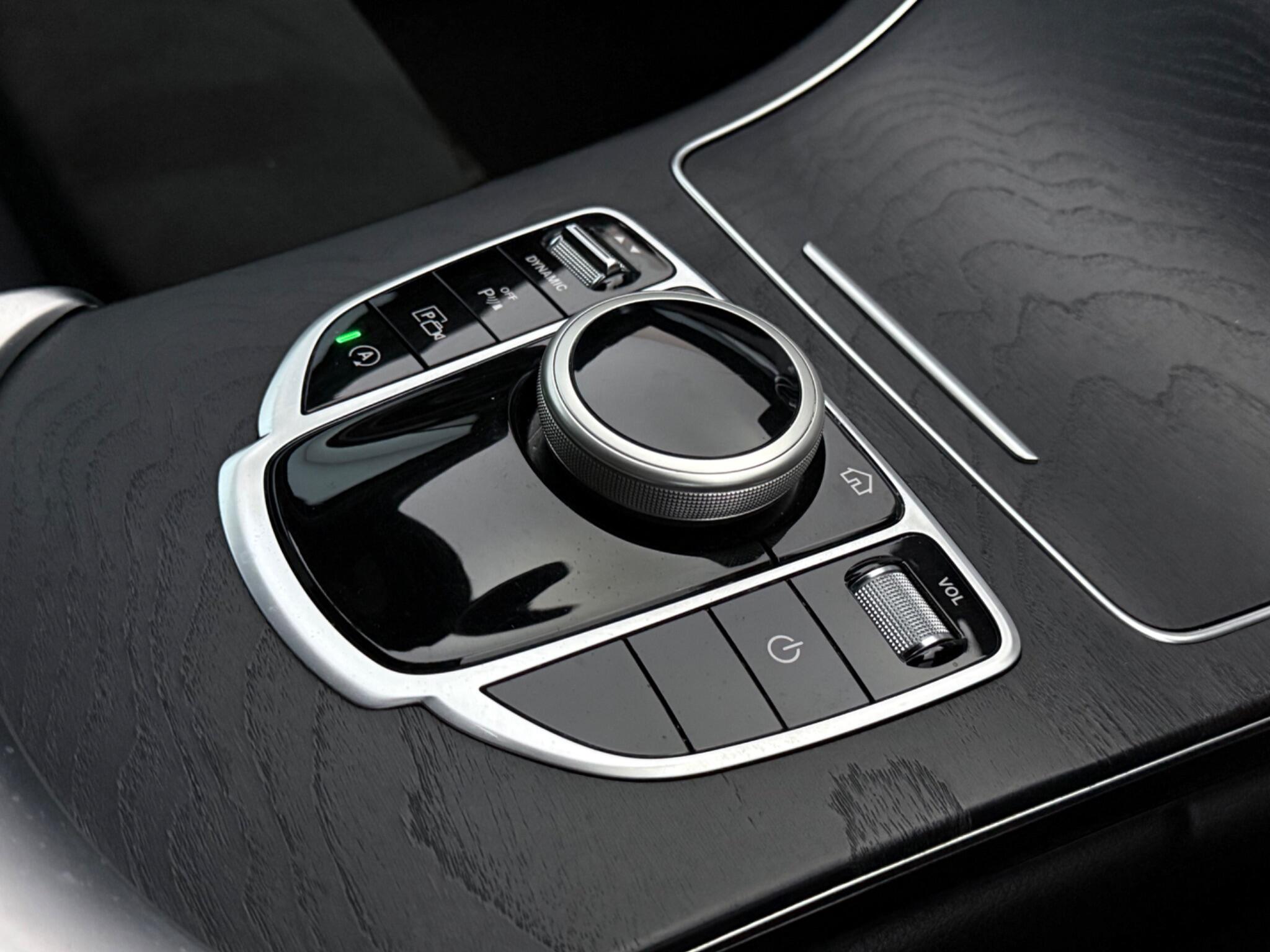 Mercedes-Benz C-Class view 21