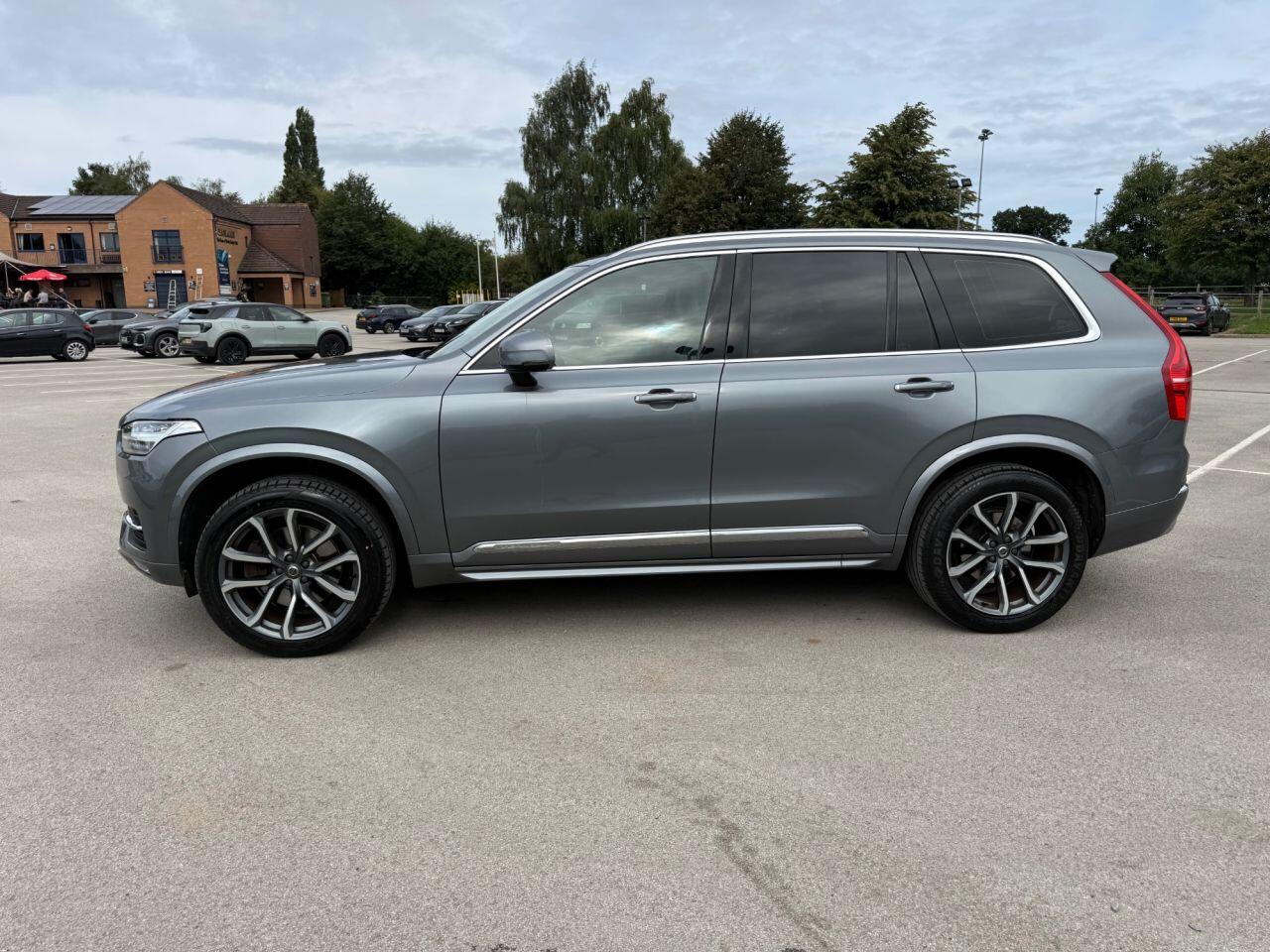 Volvo XC90 view 22
