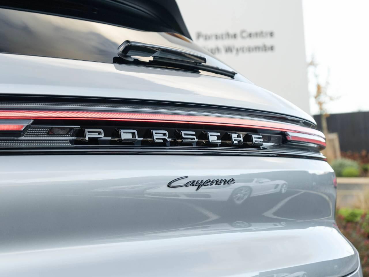 Porsche Cayenne view 9