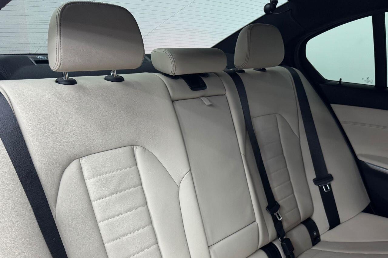 BMW 3 Series view 34