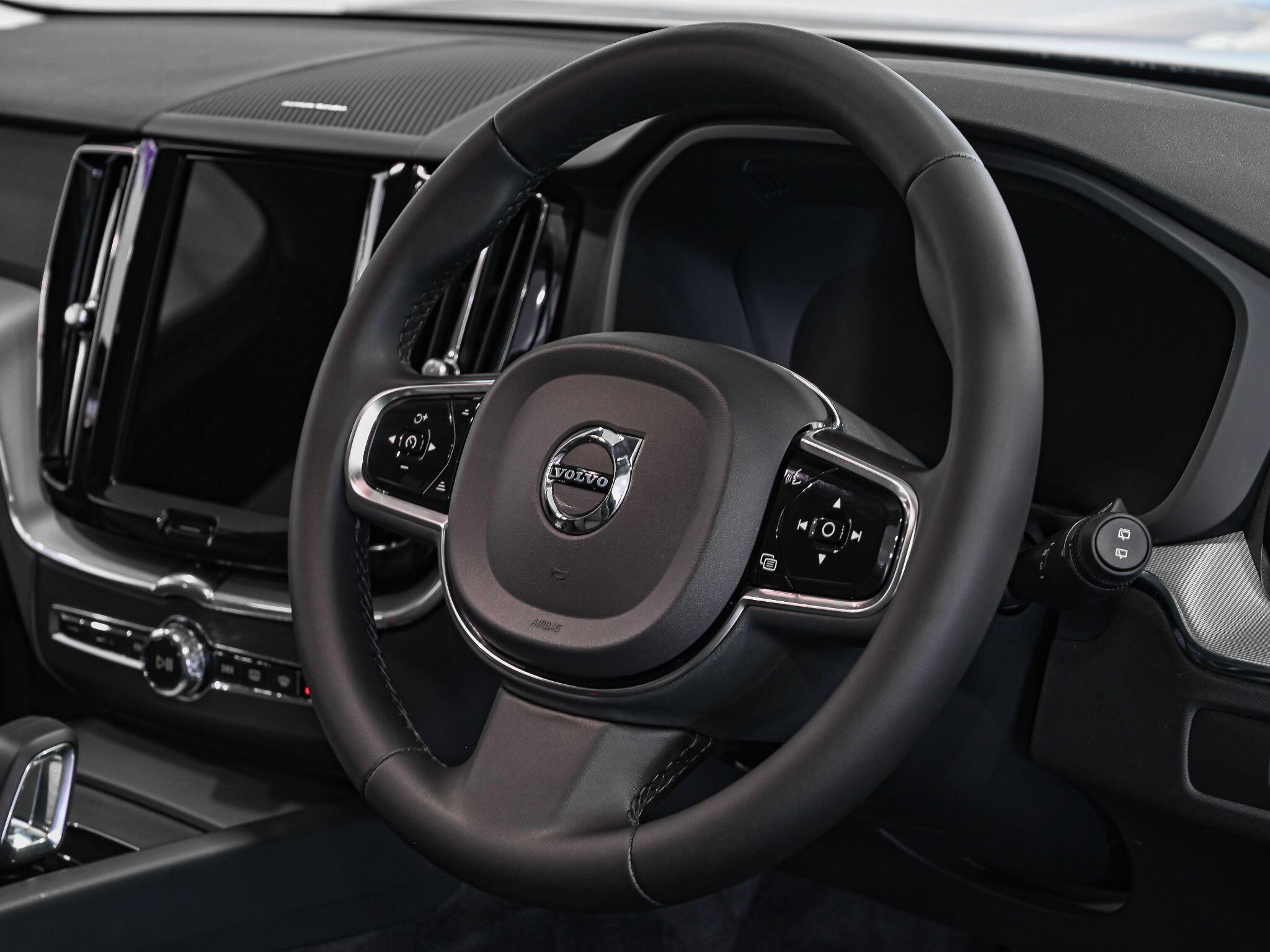Volvo XC60 view 7
