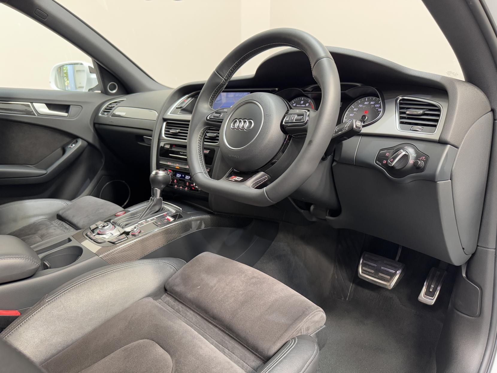 Audi S4 Avant view 15