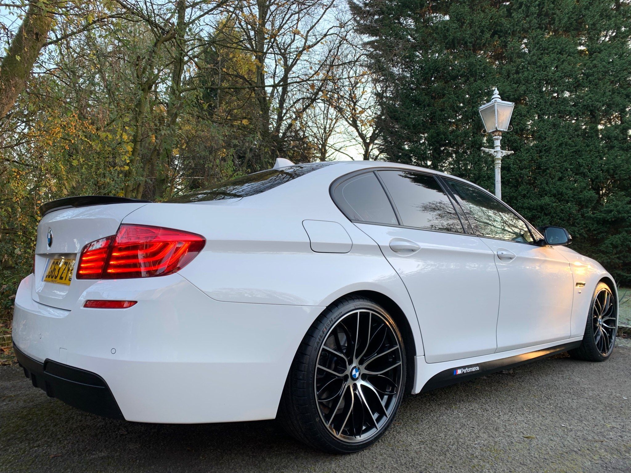 BMW 5 Series view 11
