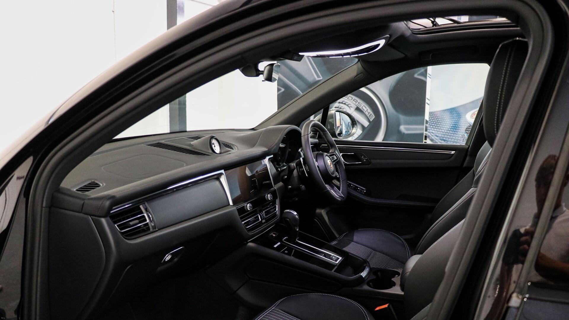 Porsche Macan view 9