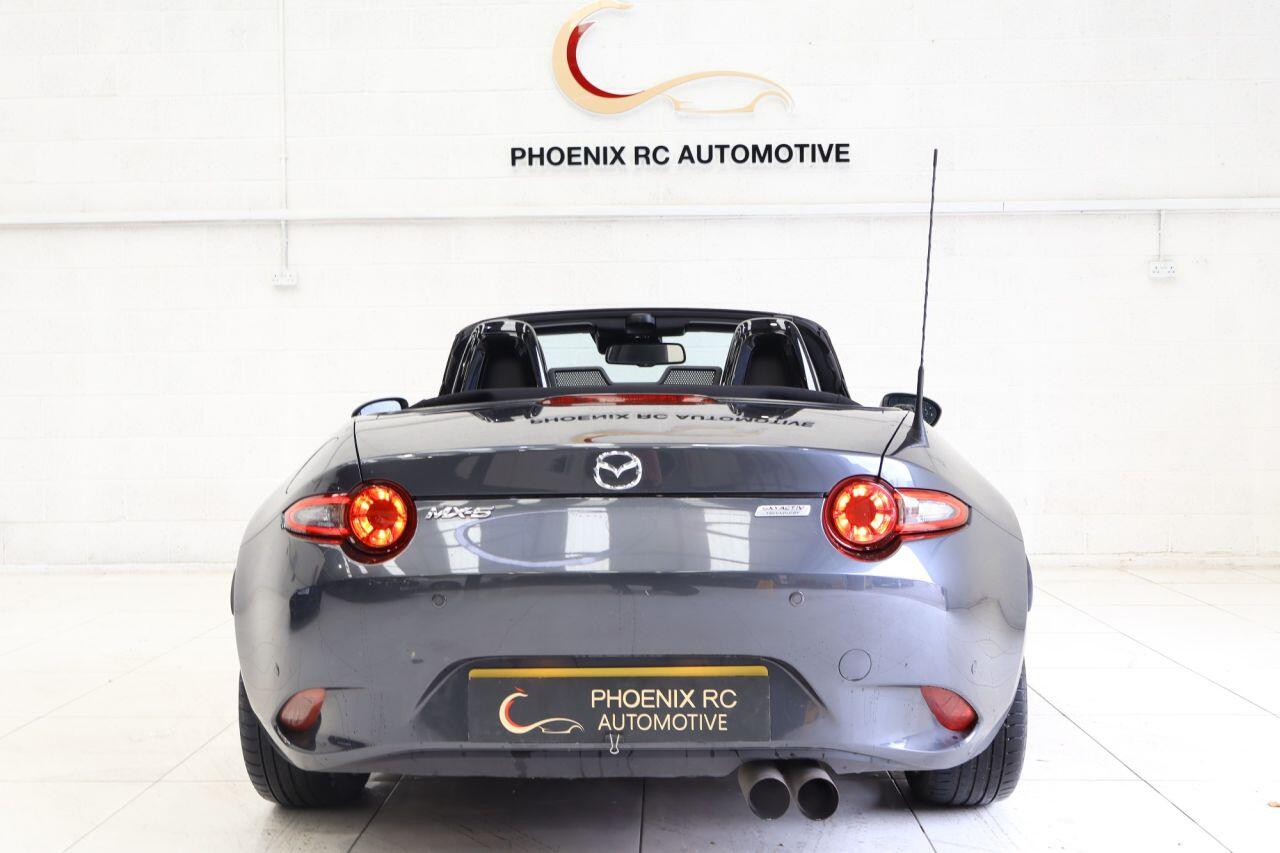 Mazda MX-5 view 3