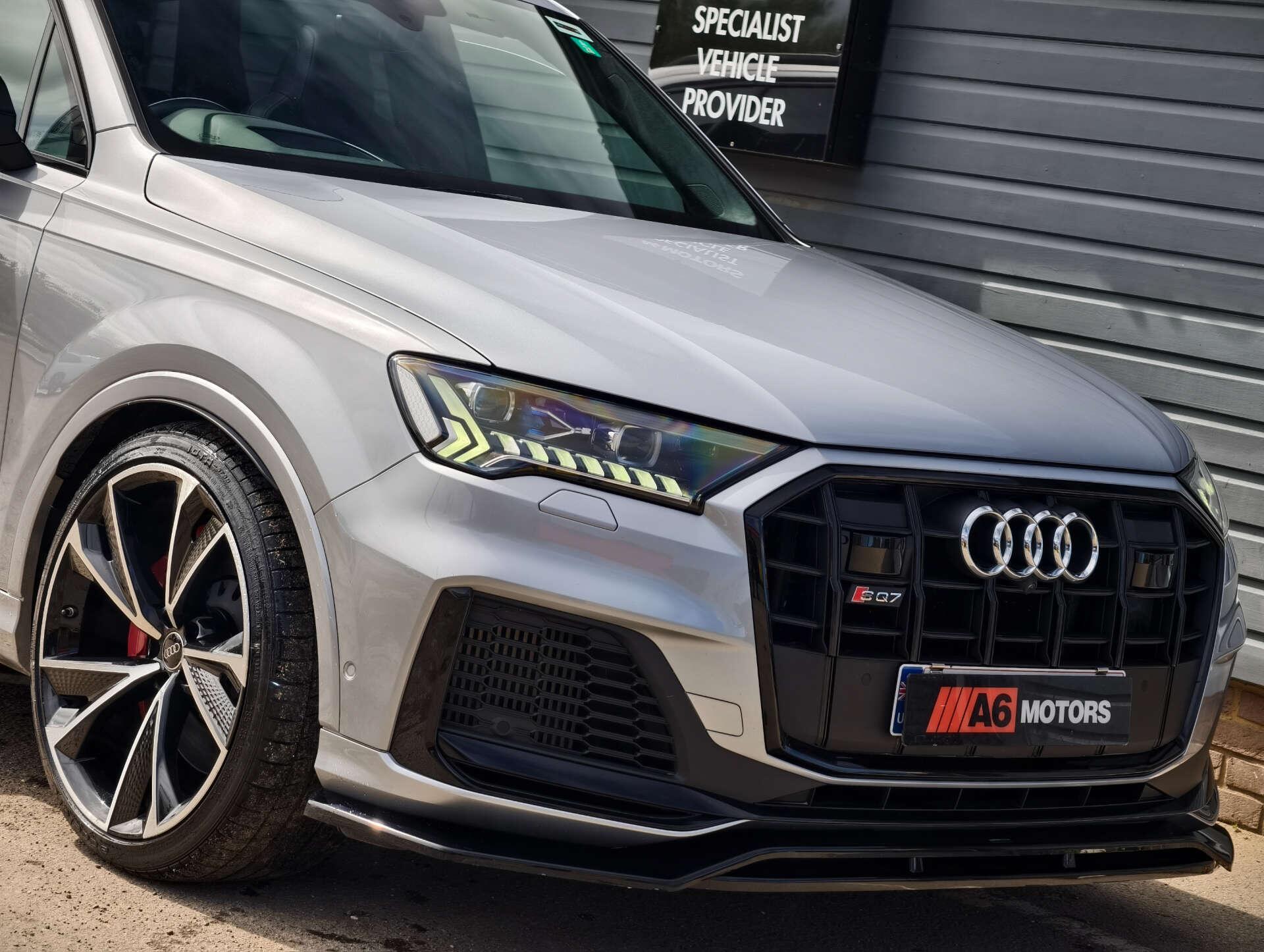 Audi SQ7 view 14