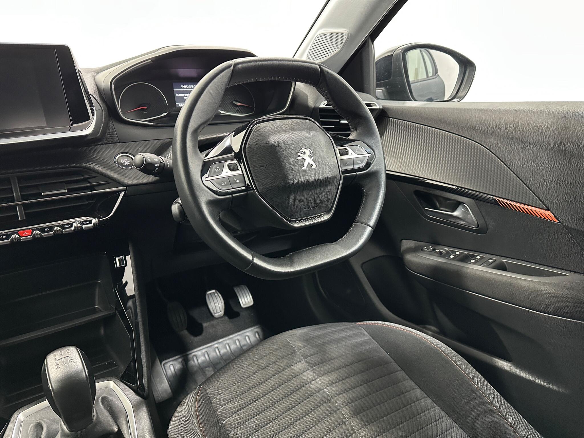 Peugeot 208 view 12