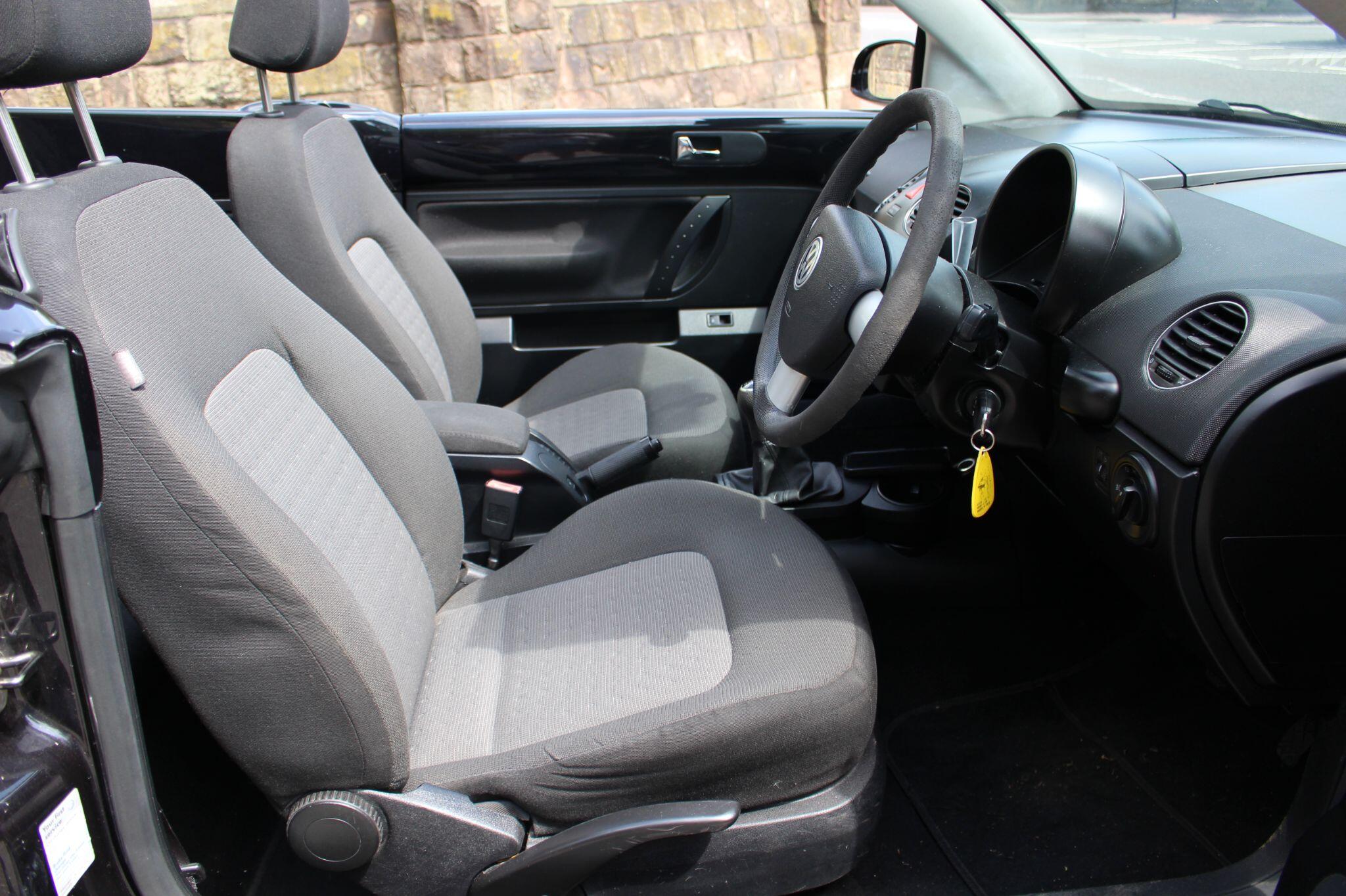 Volkswagen Beetle view 22
