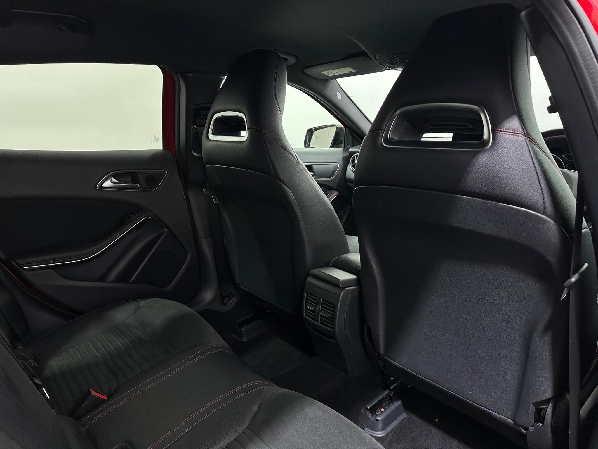 Mercedes-Benz Gla view 42