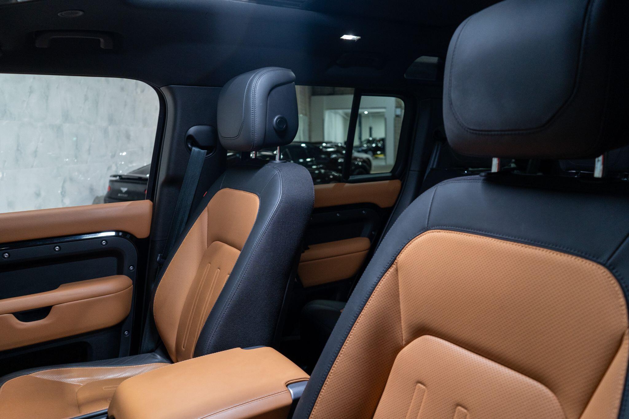 Land Rover Defender view 39