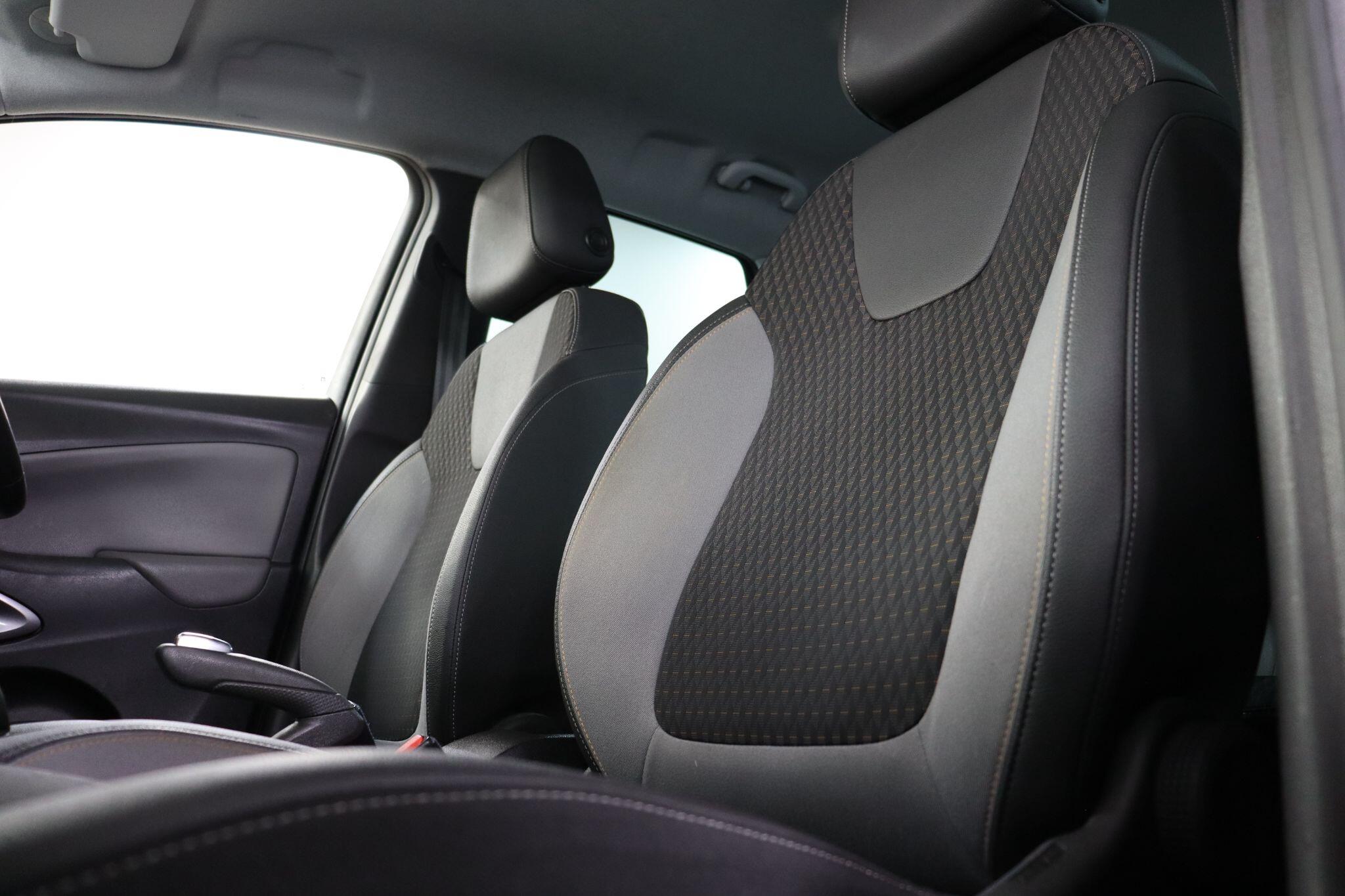 Vauxhall Crossland X view 35