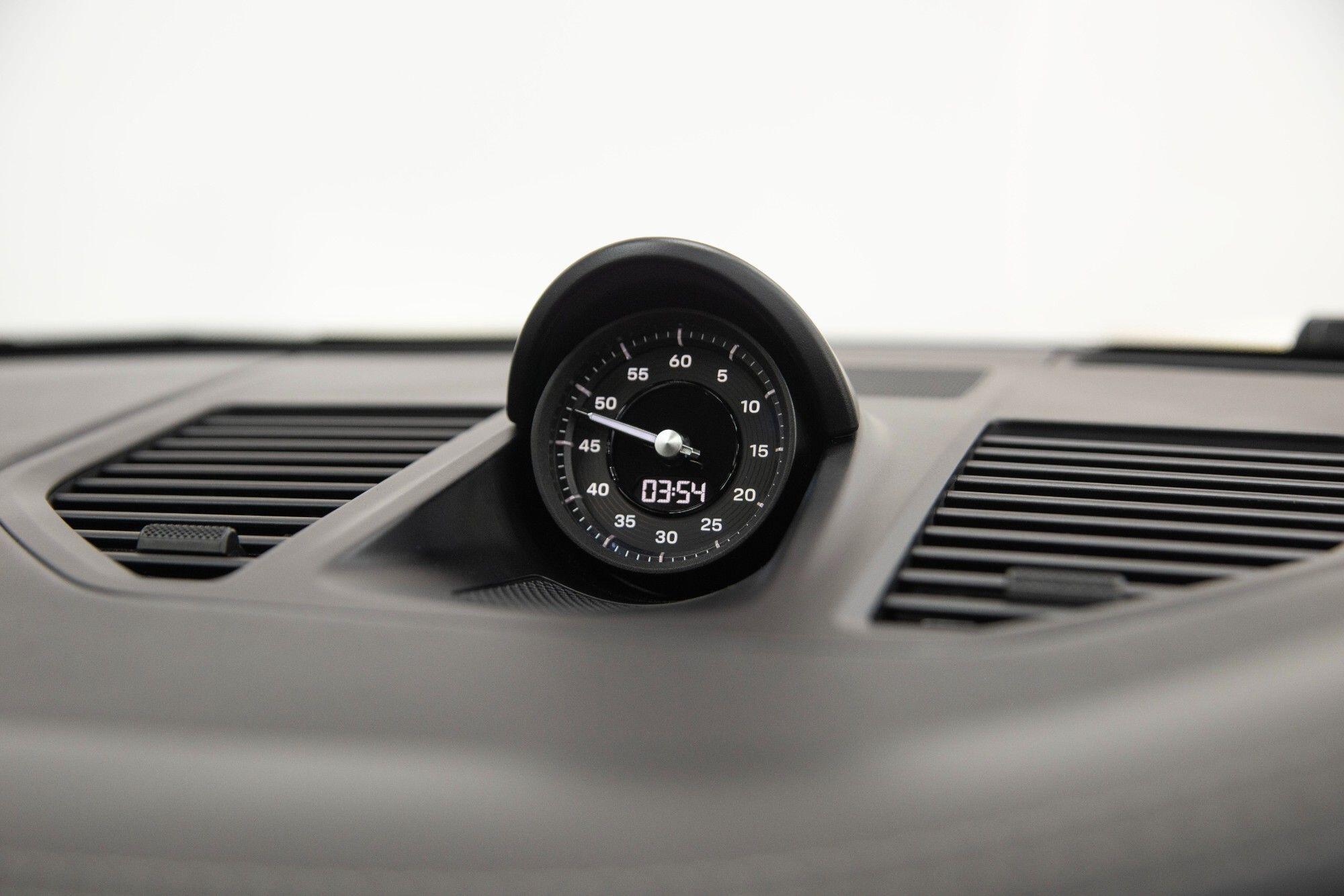 Porsche 911 view 37