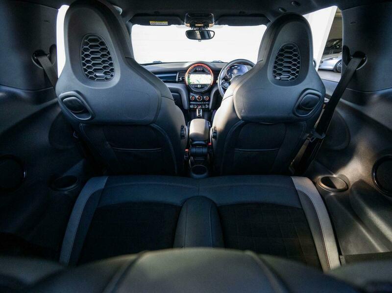 Mini Hatch view 15