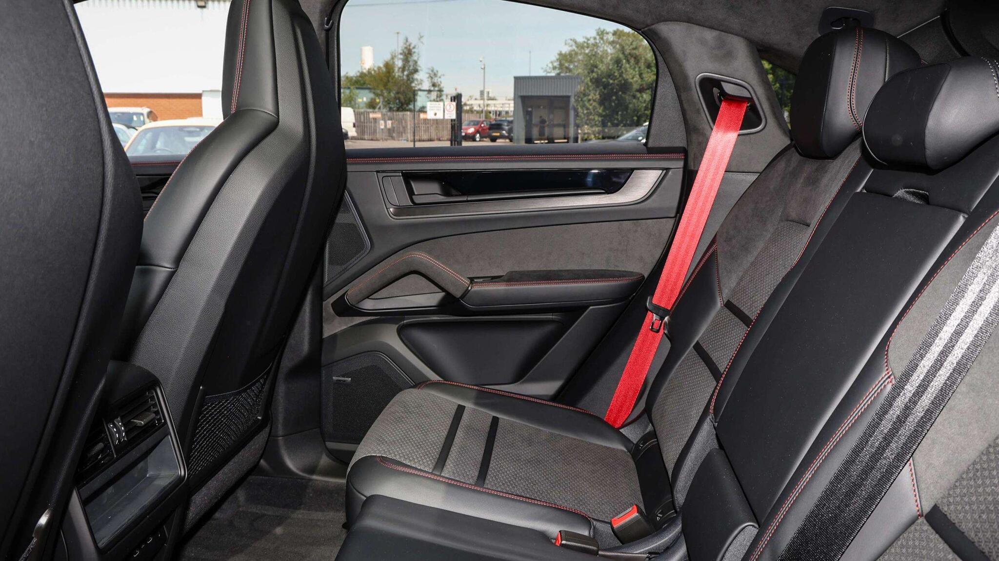 Porsche Cayenne view 15