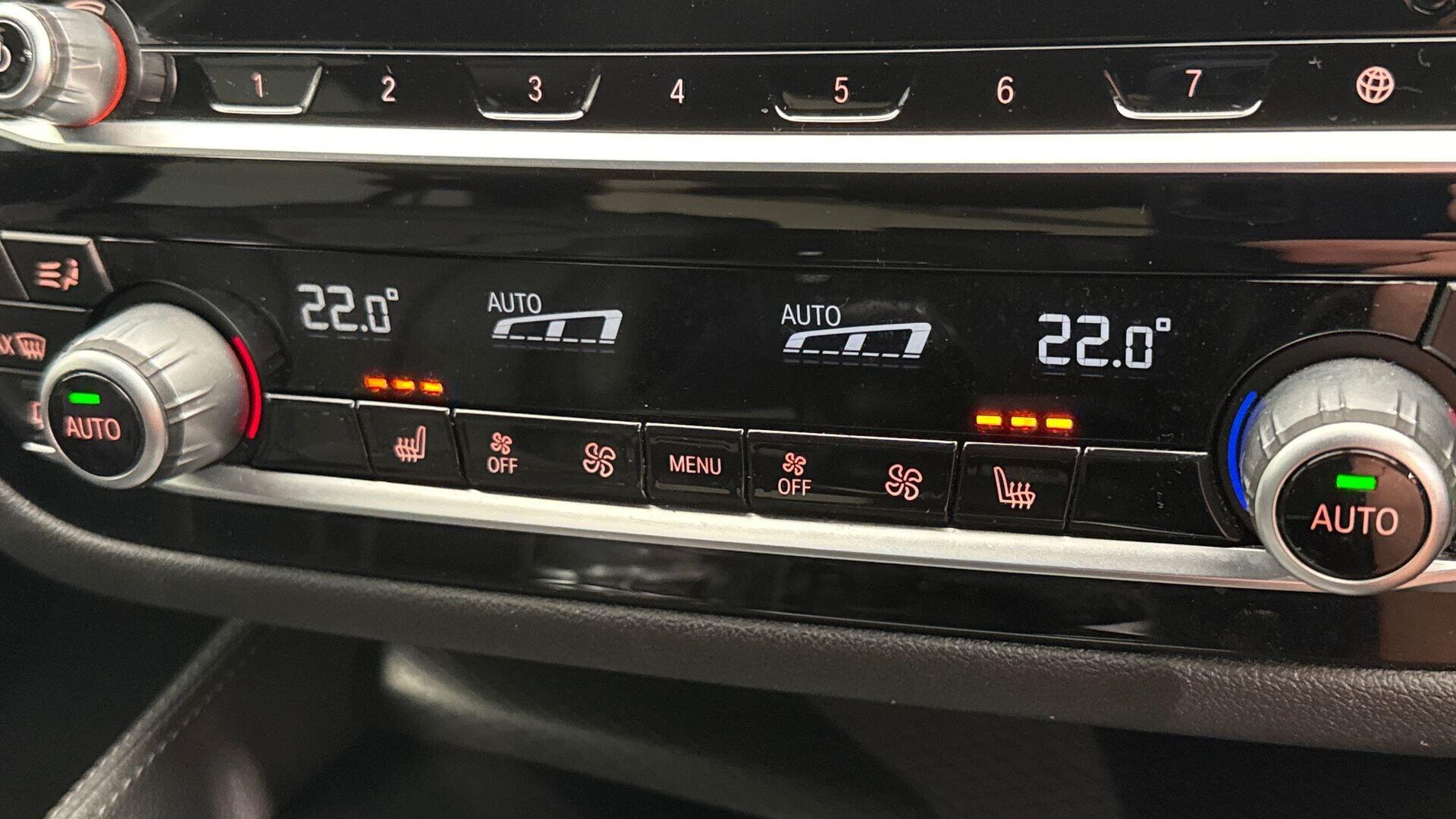 BMW 5 Series view 24