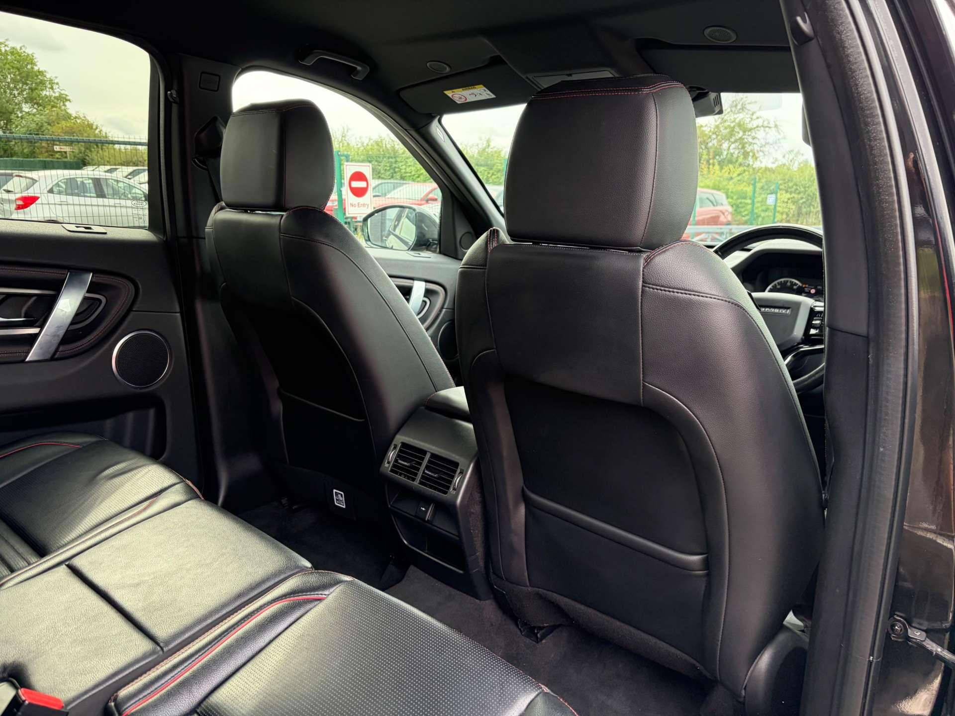 Land Rover Discovery Sport view 30