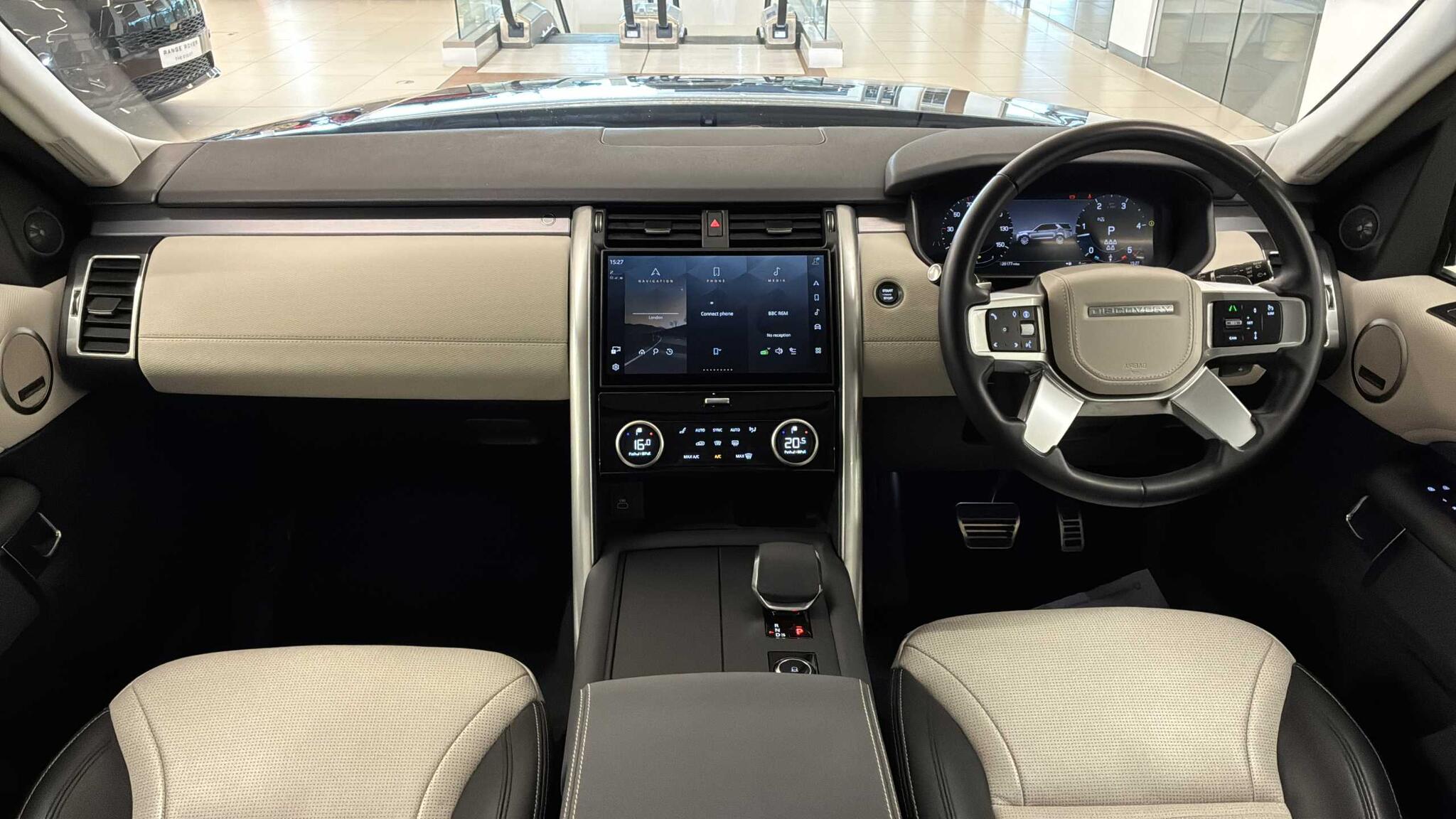 Land Rover Discovery view 9