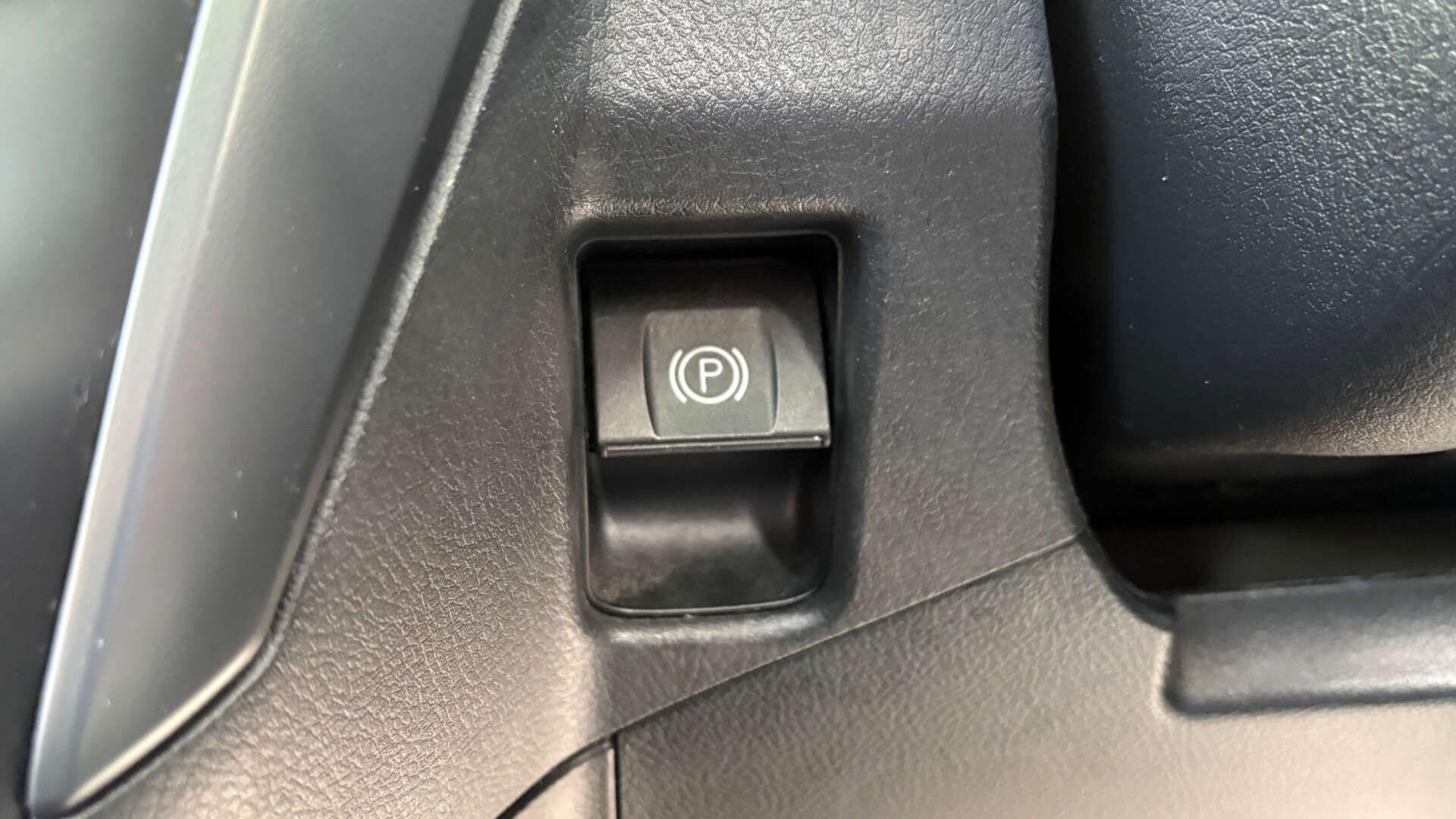 Toyota Avensis view 24