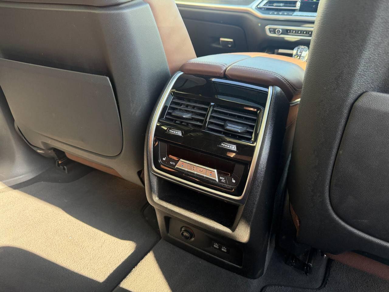 BMW X7 view 27