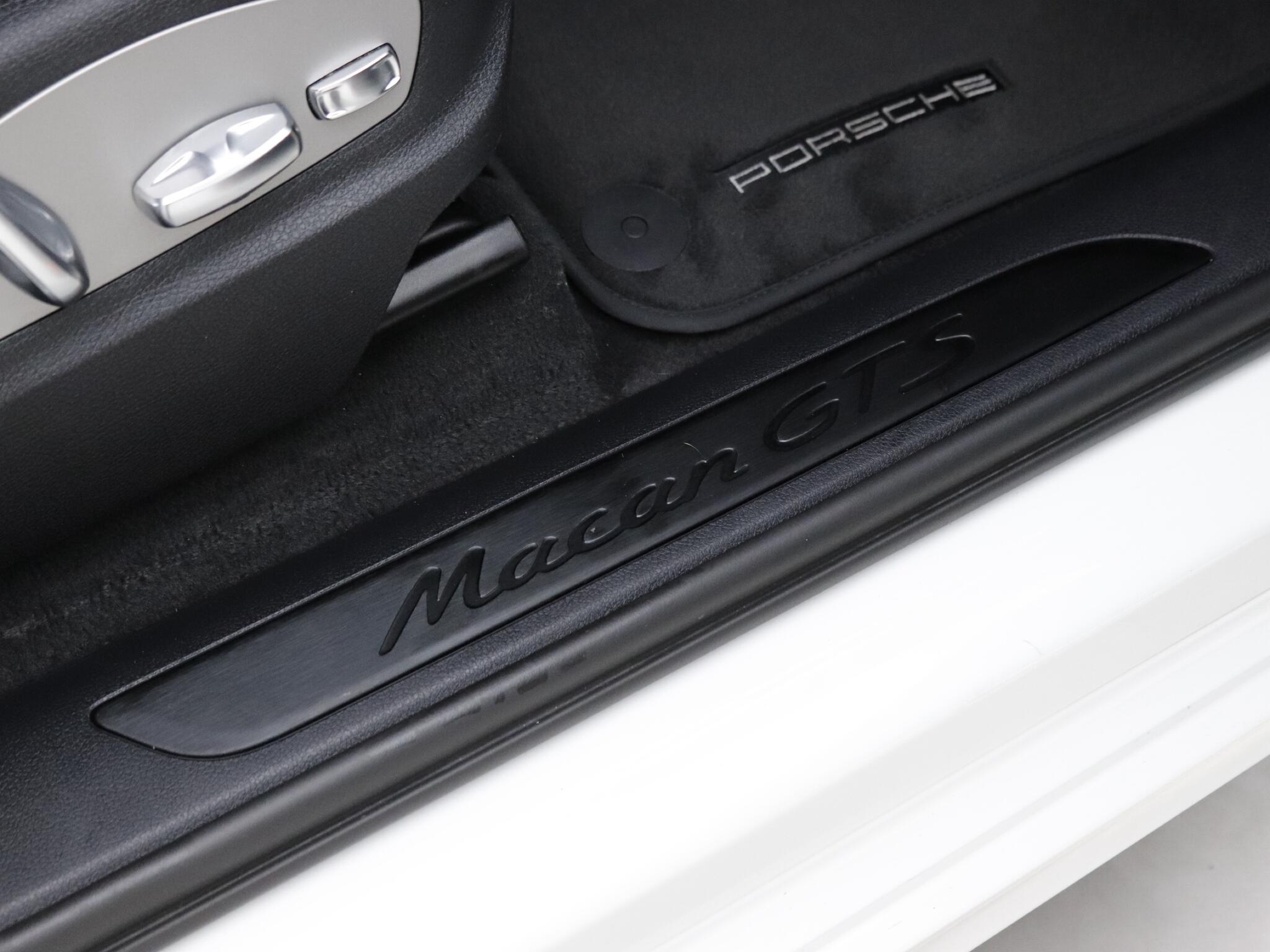 Porsche Macan view 28