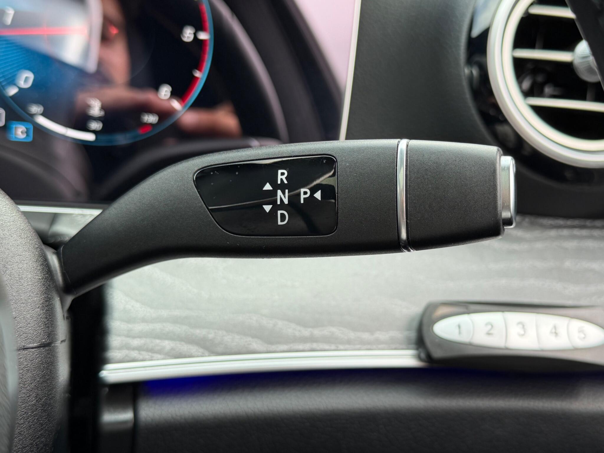 Mercedes-Benz E-Class view 54