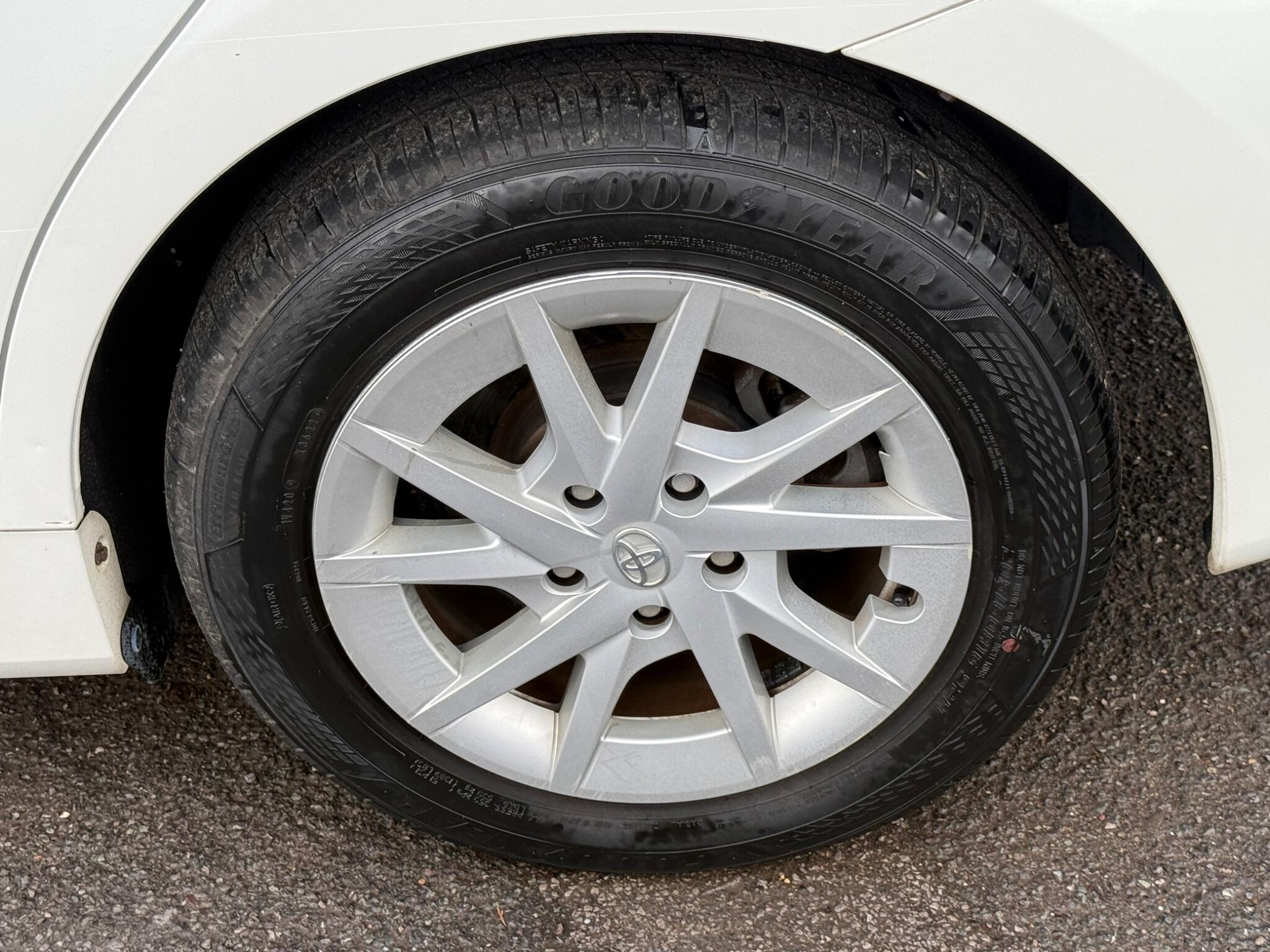 Toyota Prius+ - Image 29