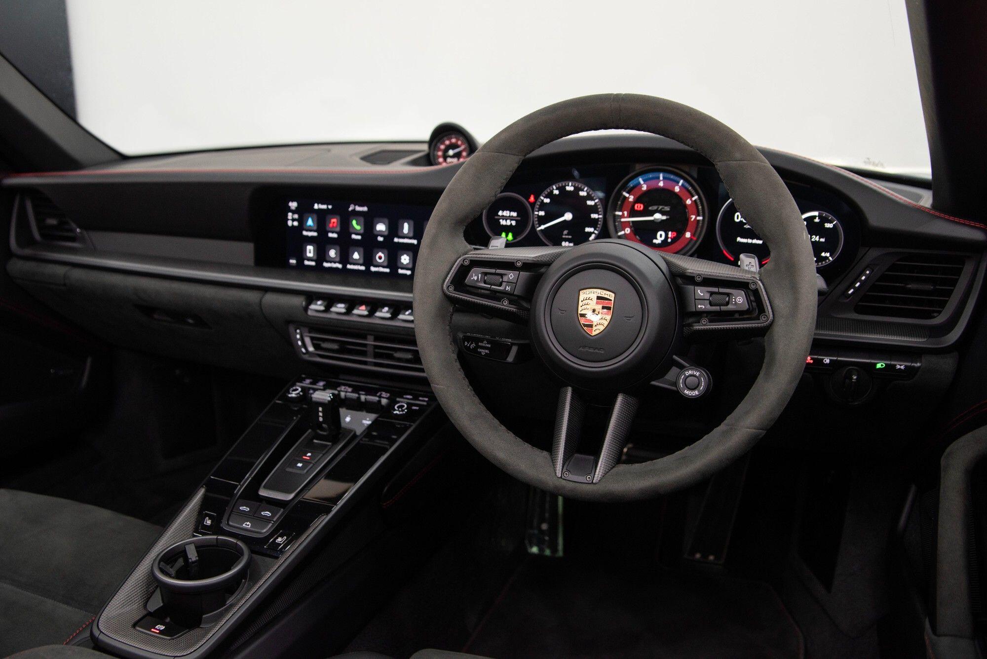 Porsche 911 view 3