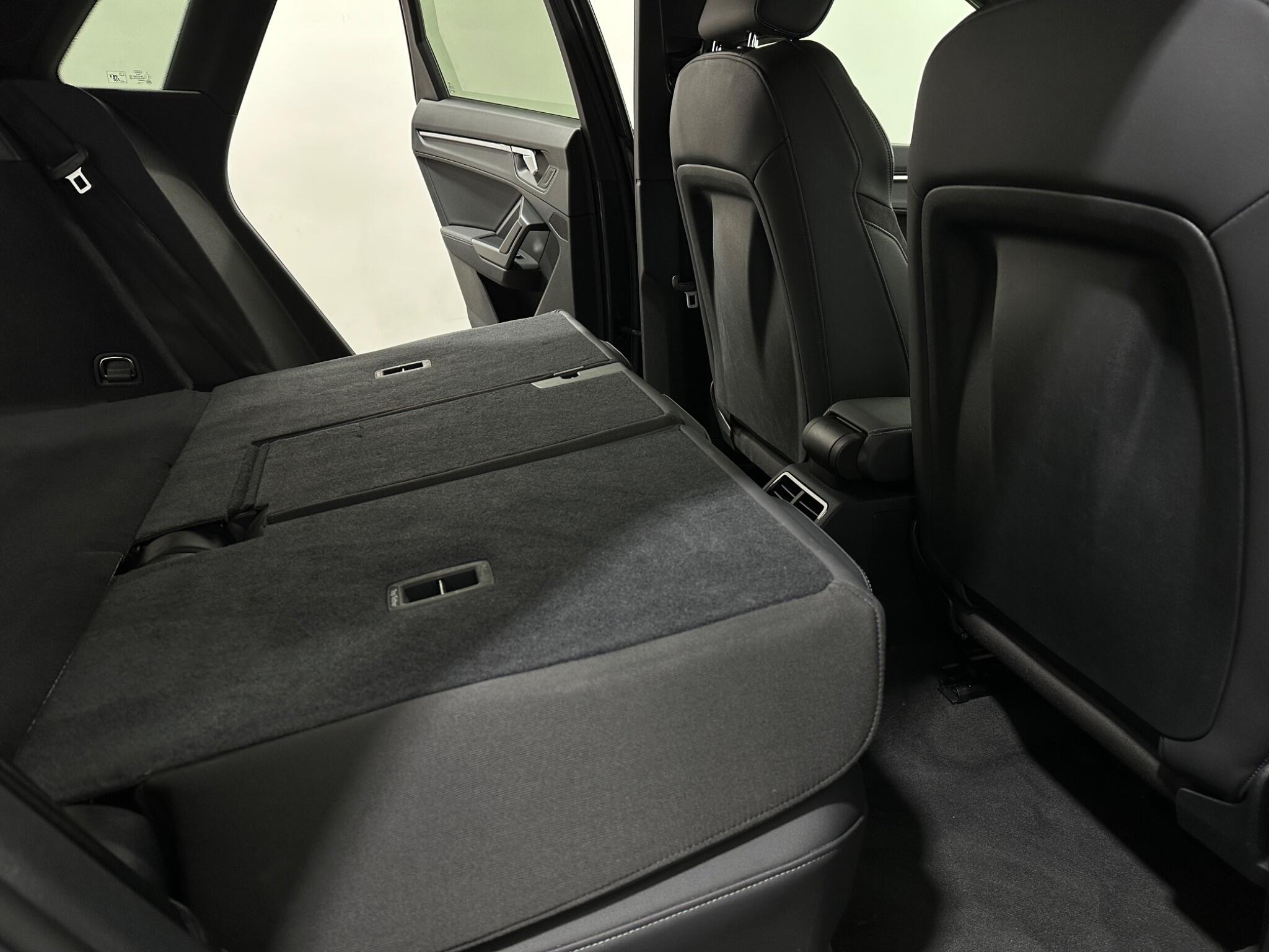 Audi Q3 view 45