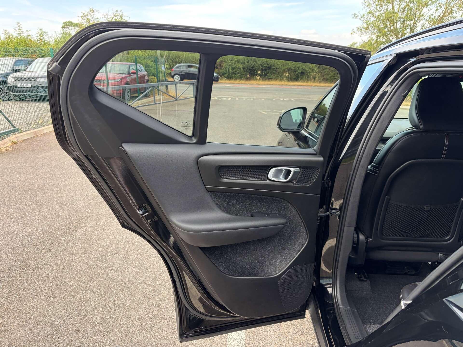 Volvo XC40 view 19