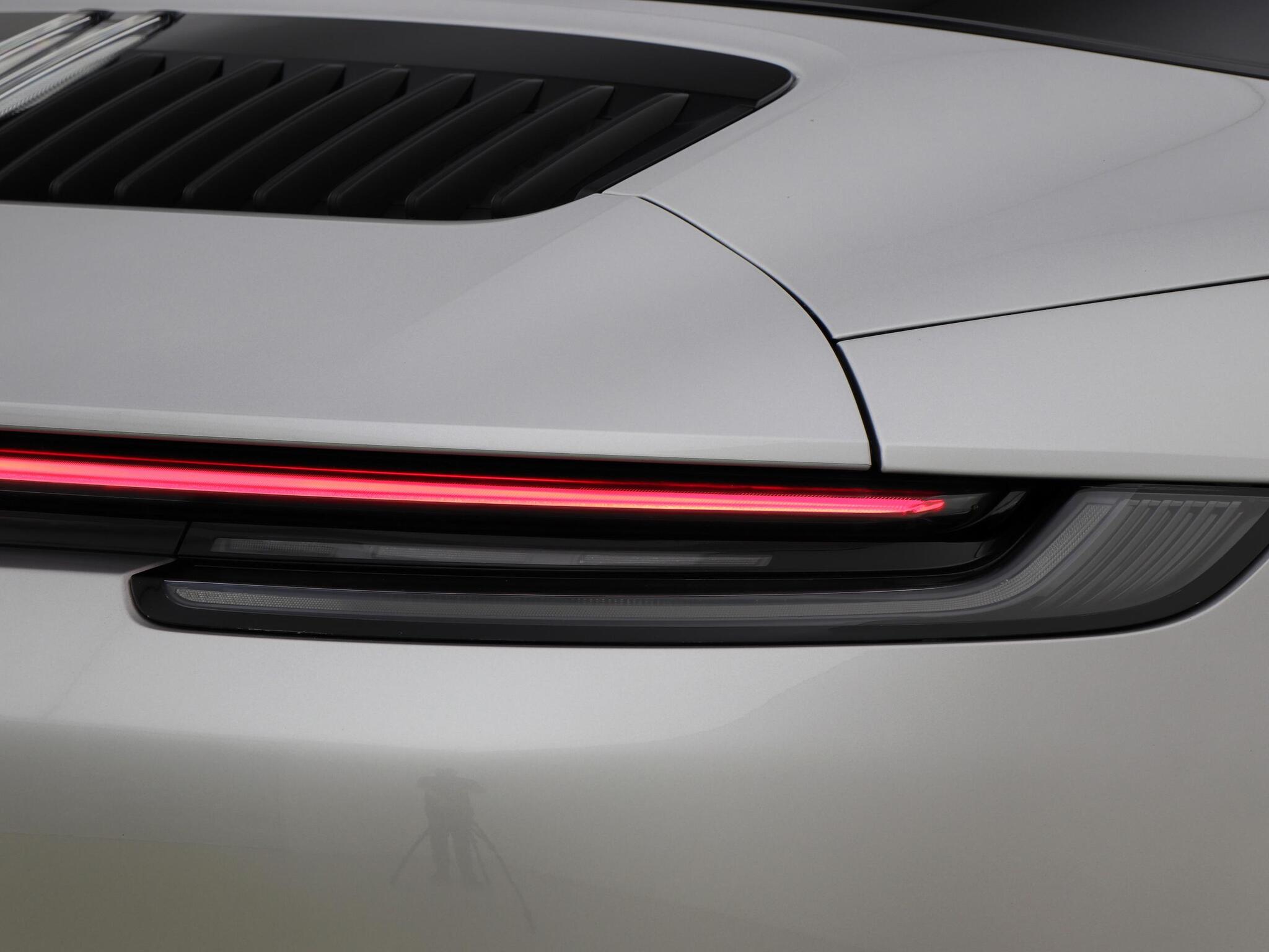 Porsche 911 view 25