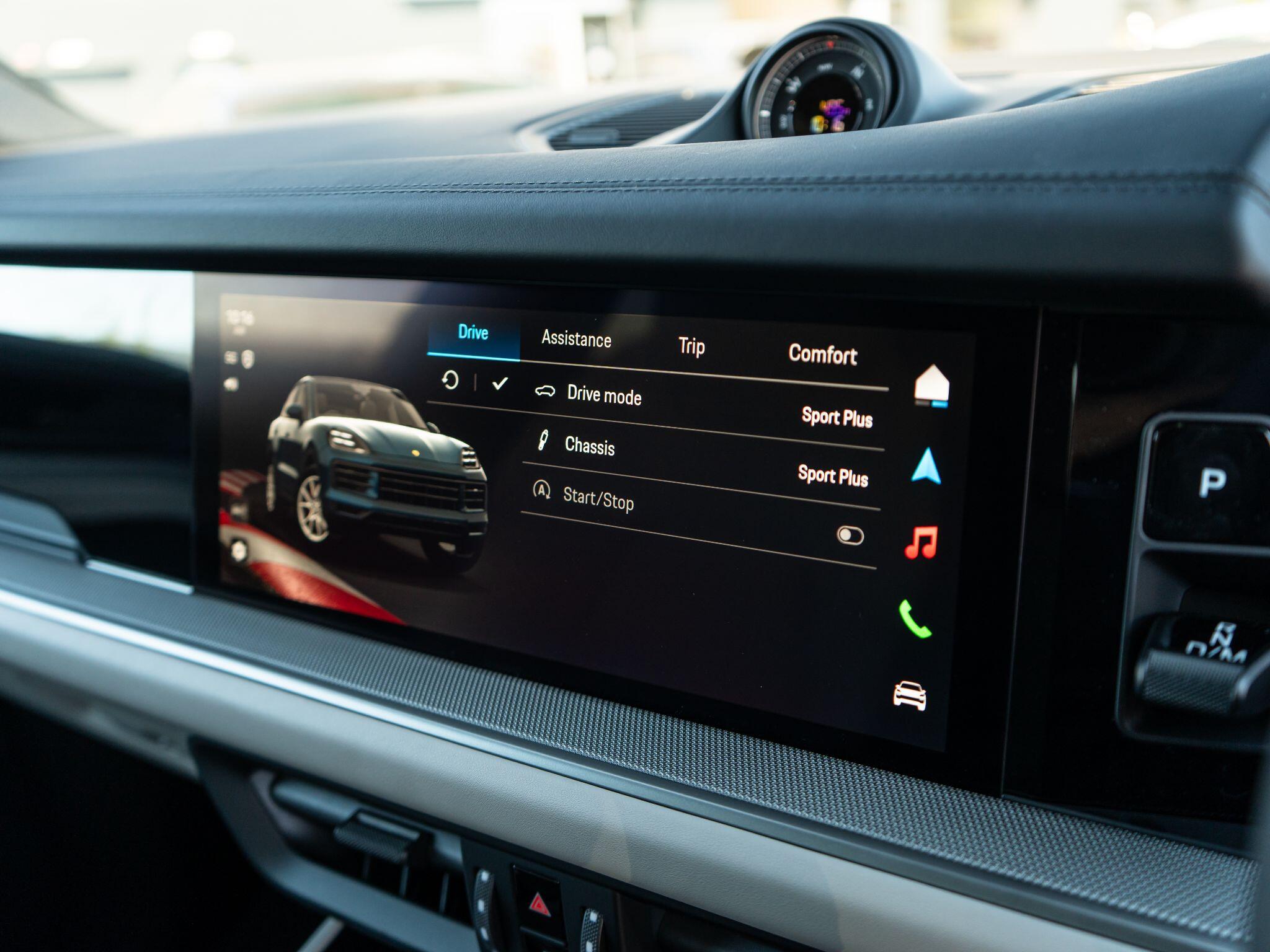 Porsche Cayenne view 44