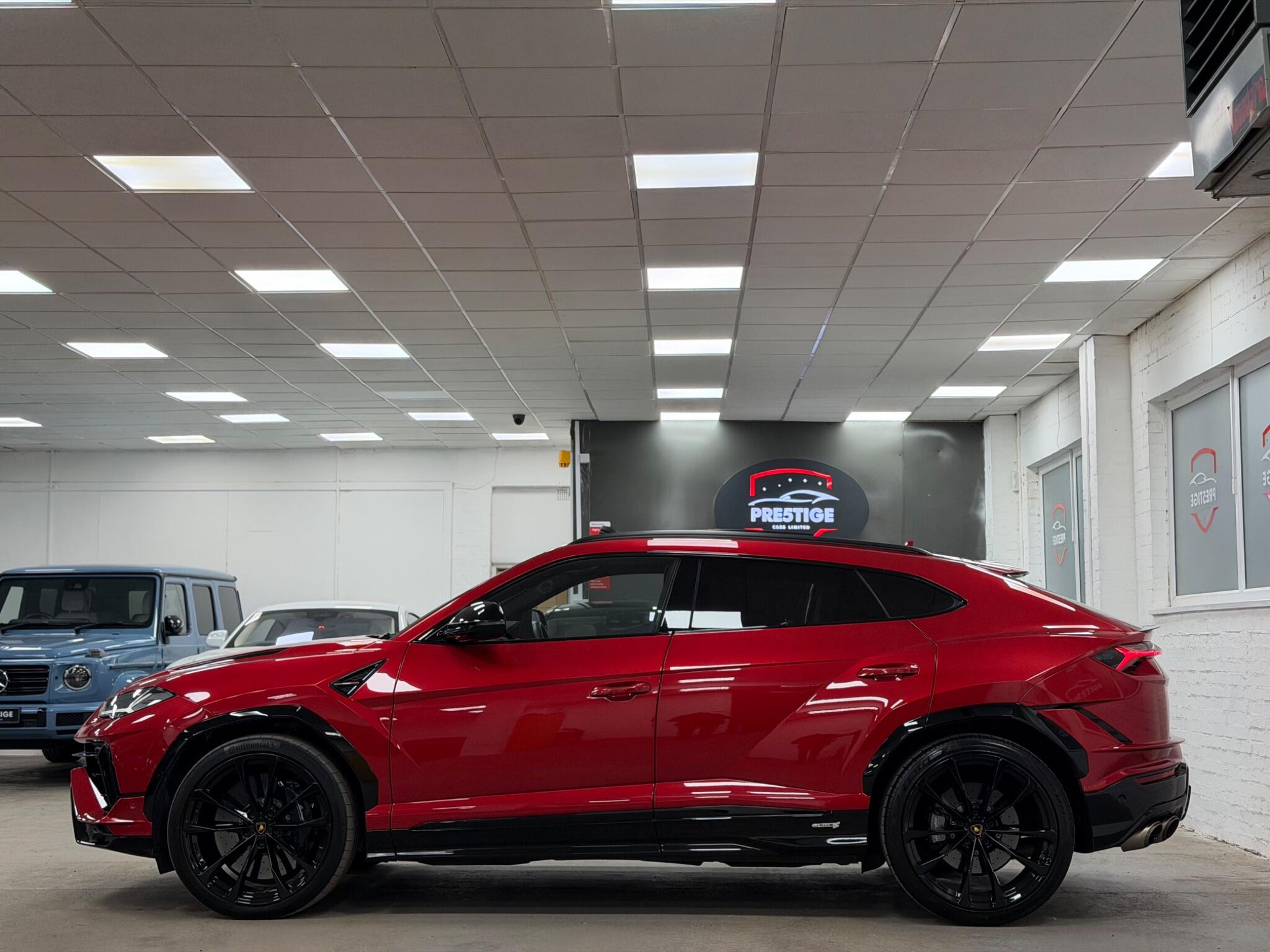 Lamborghini Urus view 34