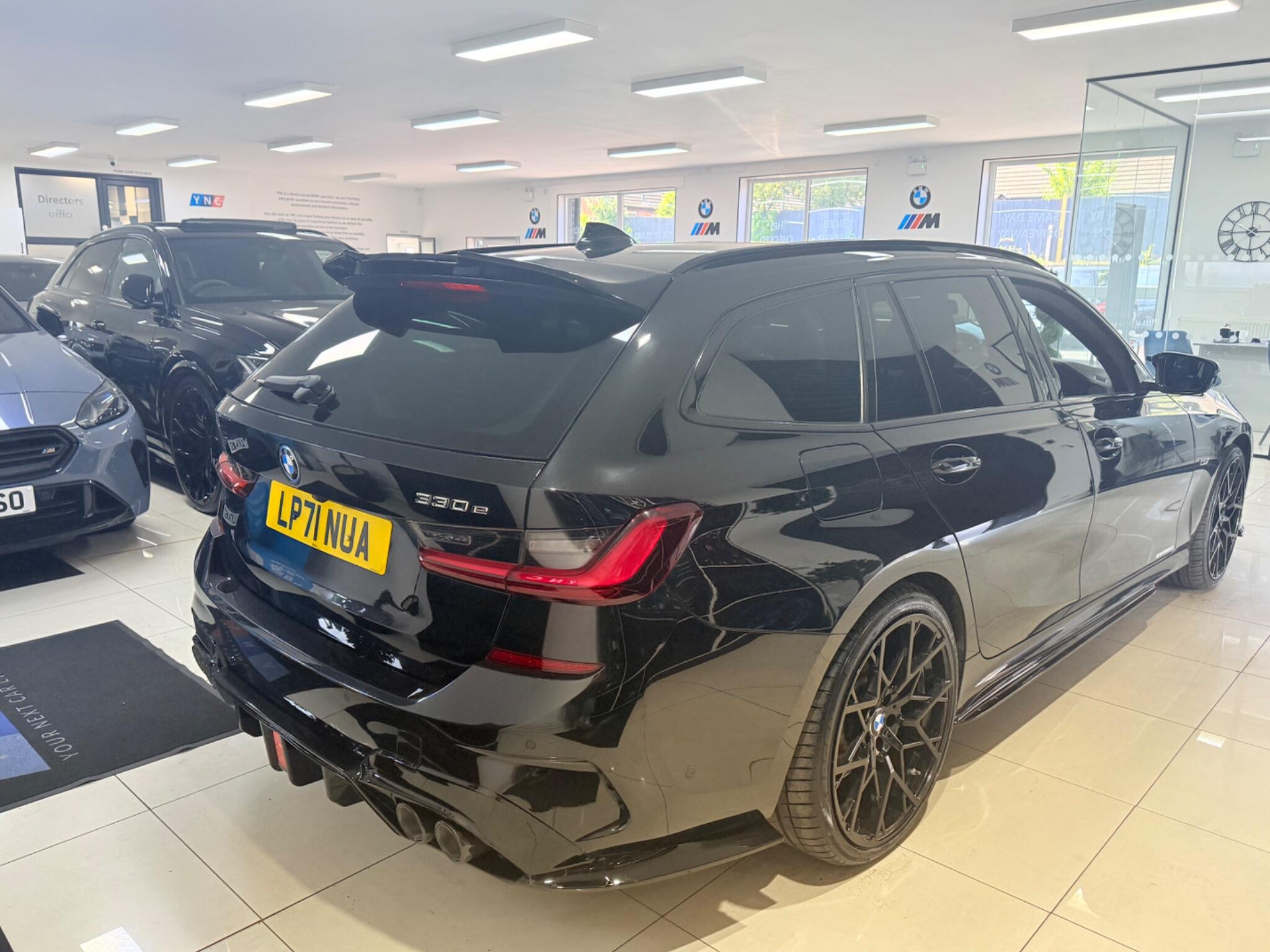 BMW 3 Series view 3