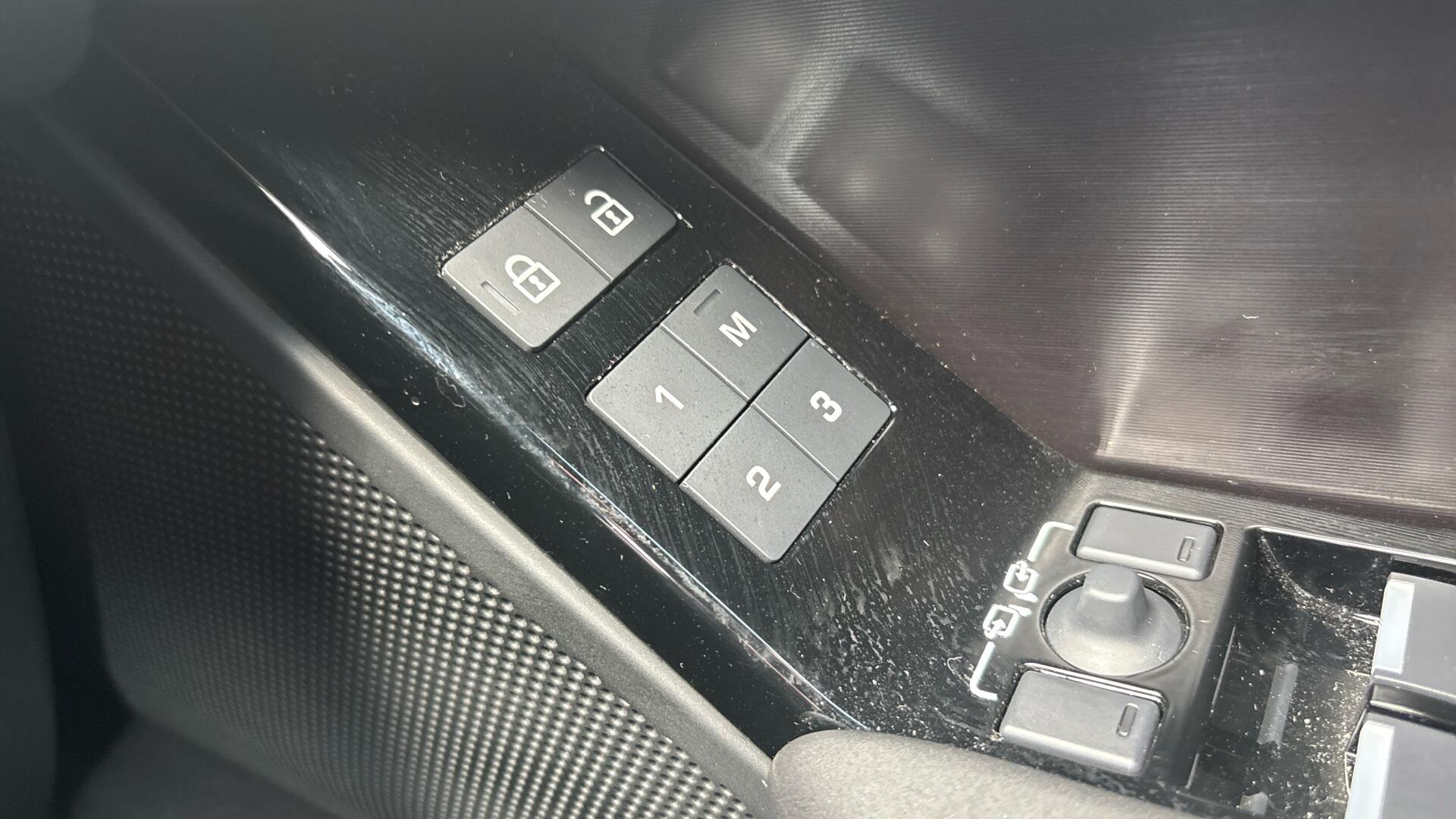 Land Rover Range Rover Velar view 33