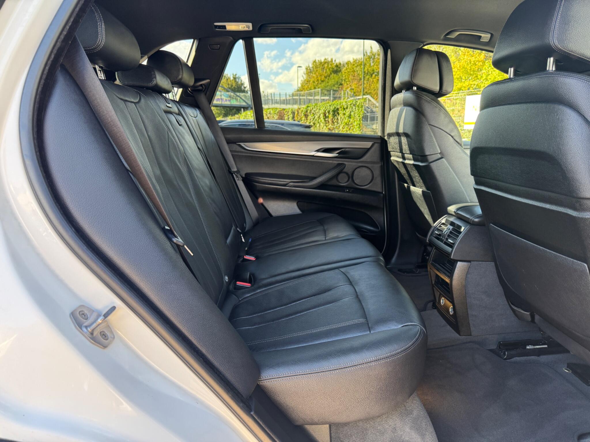 BMW X5 view 40