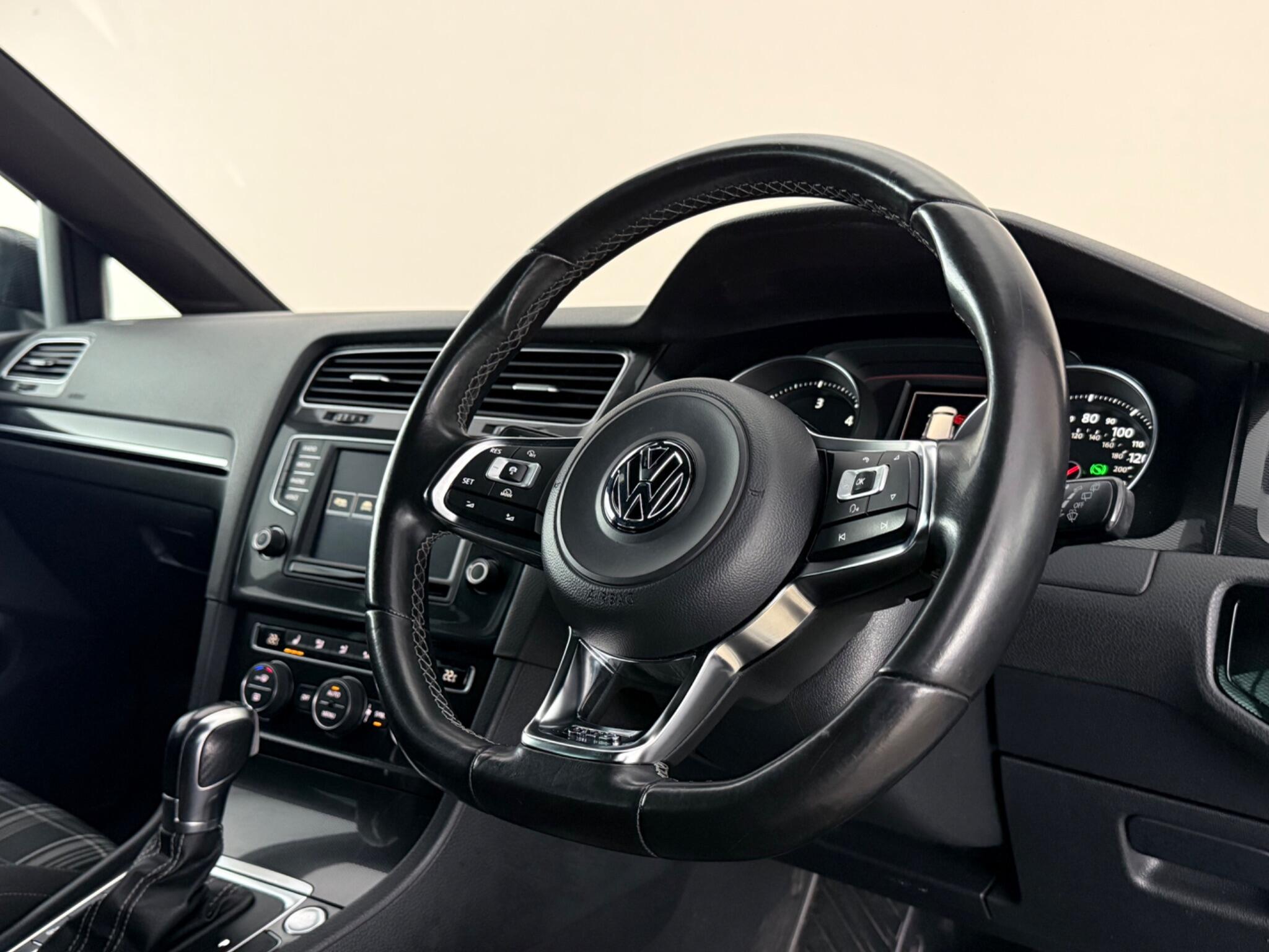 Volkswagen Golf view 3