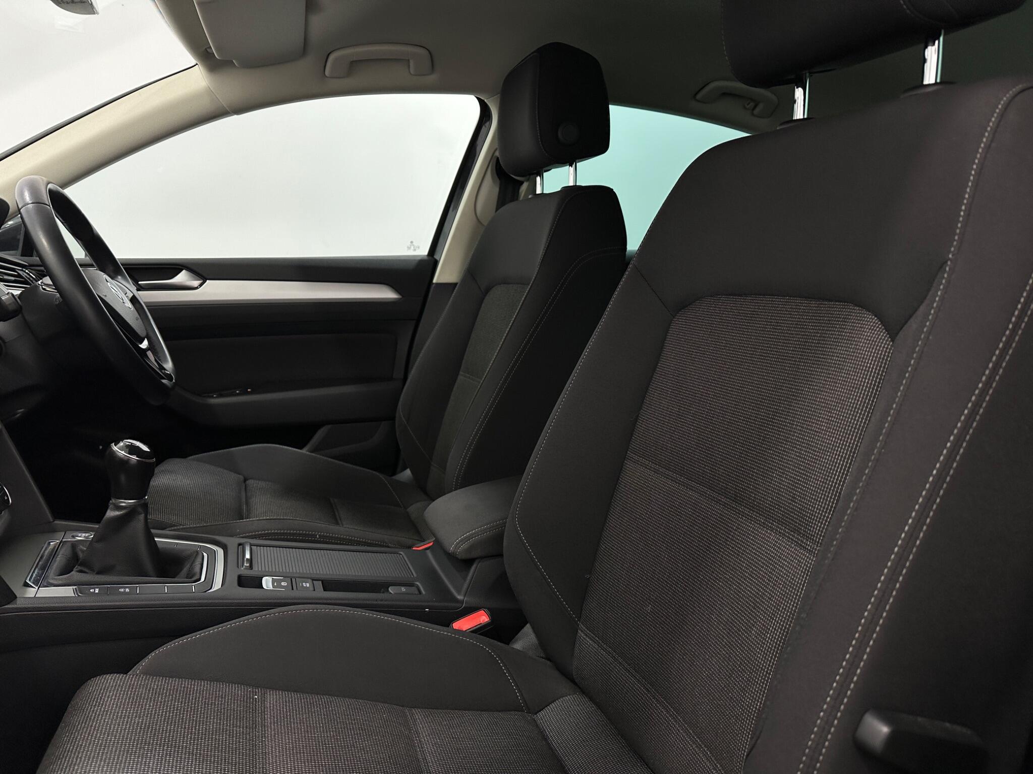Volkswagen Passat view 36