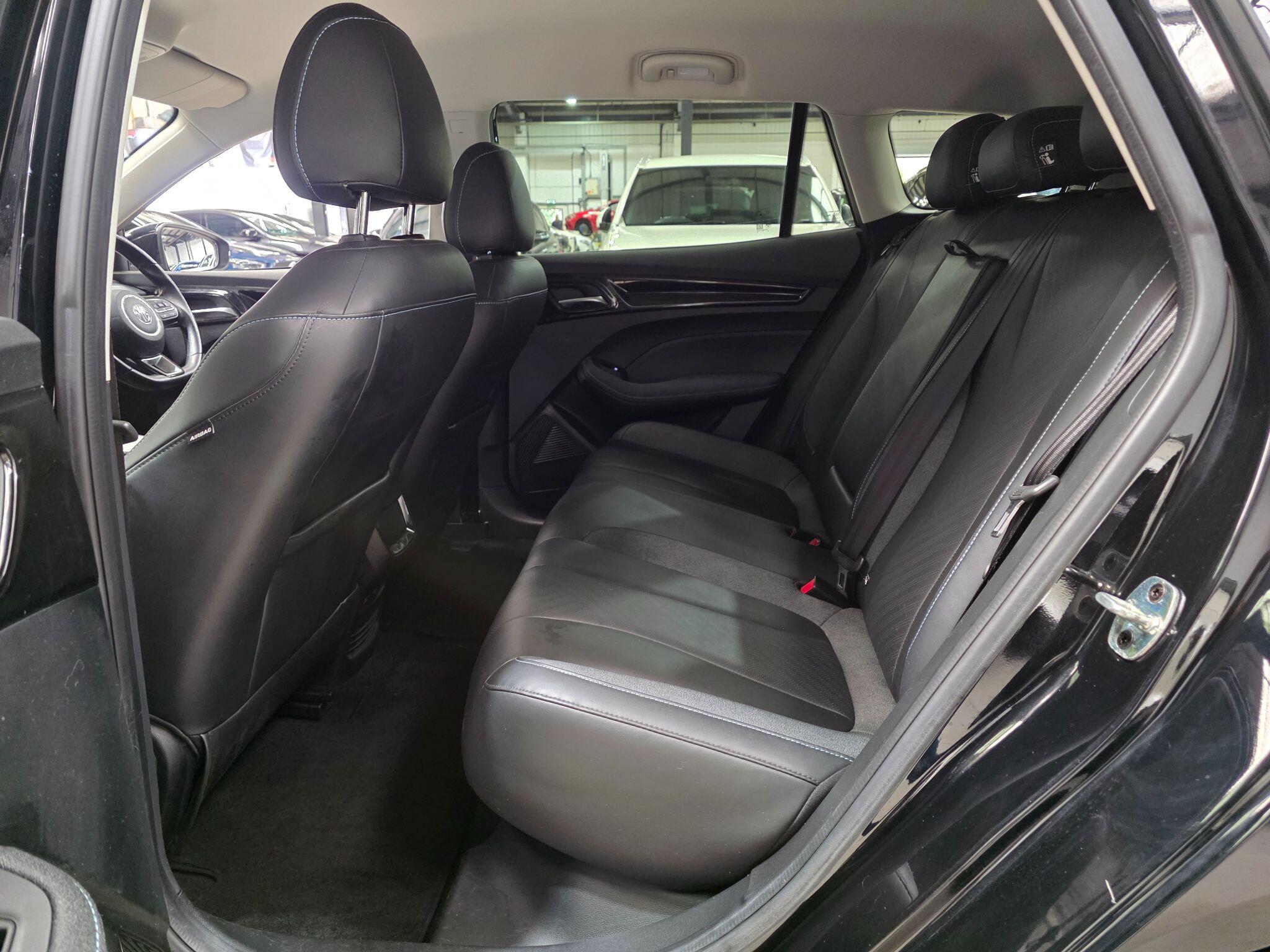 MG MG5 view 22