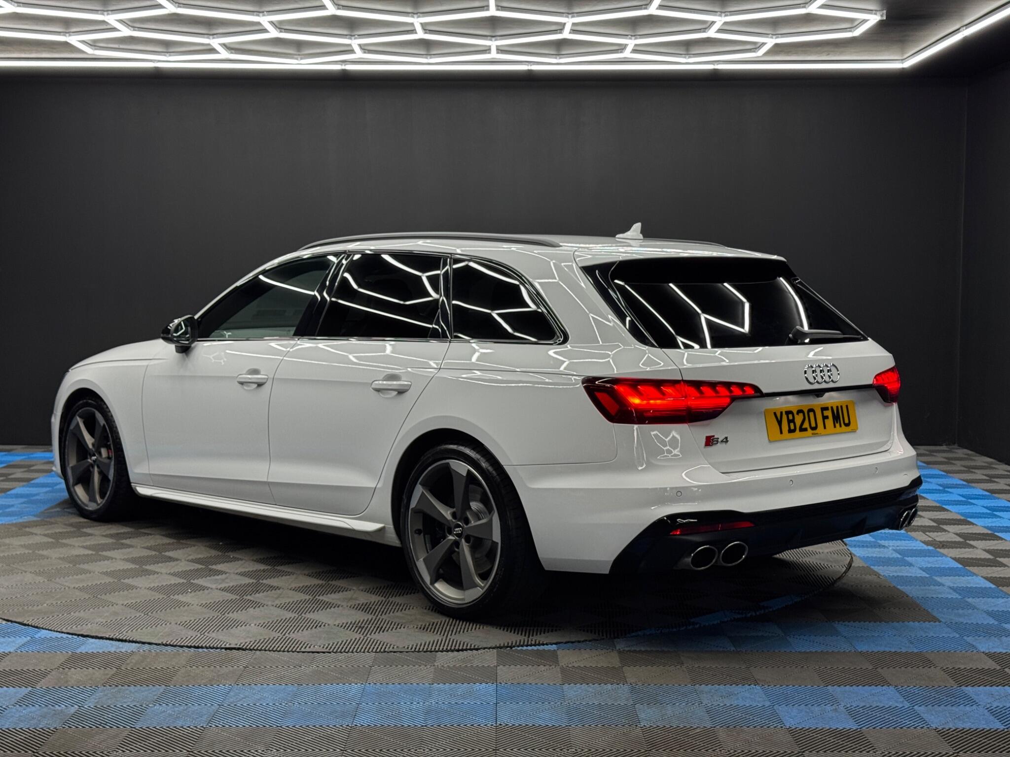Audi S4 view 7